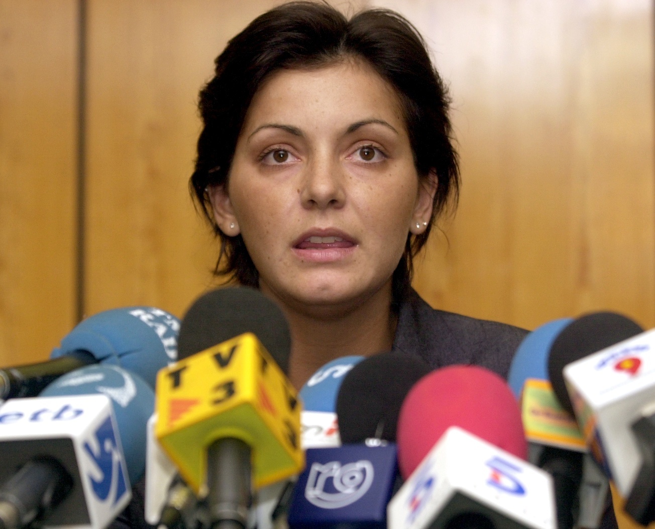Nevenka Fernández, en una rueda de prensa en 2002.