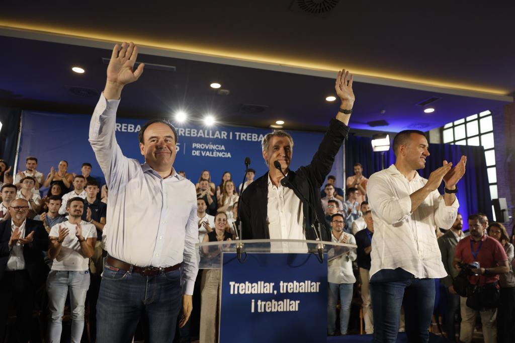 Juanfran Pérez Llorca, Alberto Núñez Feijóo y Vicent Mompó, este sábado en Sueca.