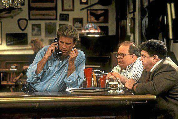 Fotograma de la serie de televisión Cheers.