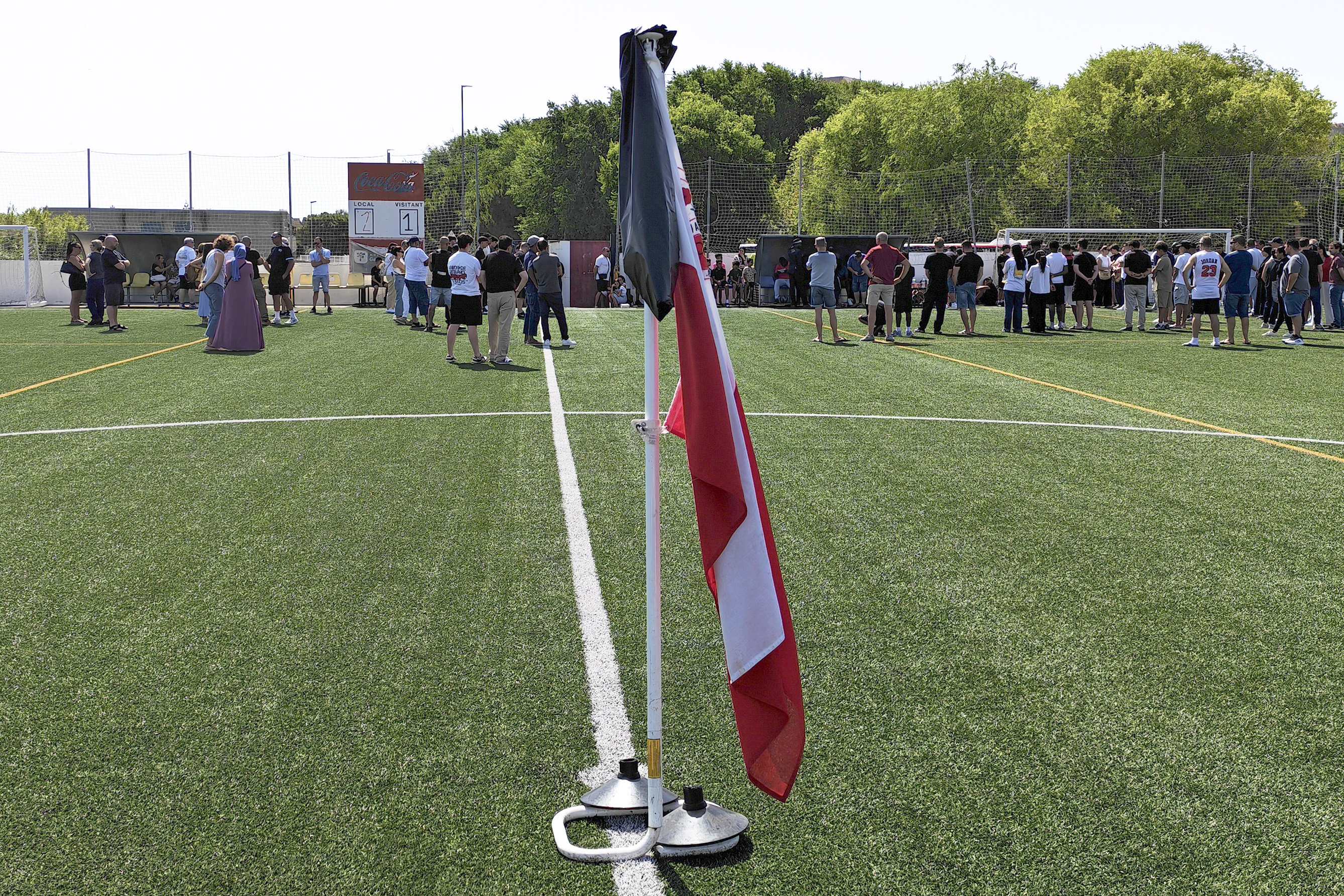 Acto celebrado este sábado en el campo del Club de Fútbol de La Floresta de Tarragona por los fallecidos en la playa.