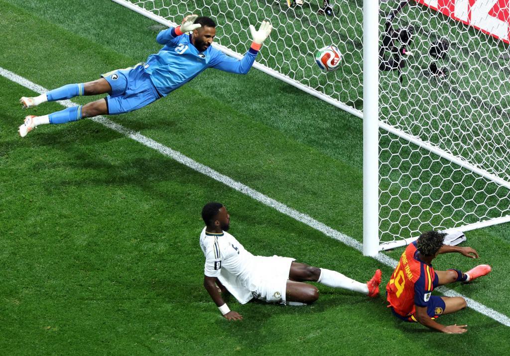 Lamine marca el primer gol del partido ante Arabia.