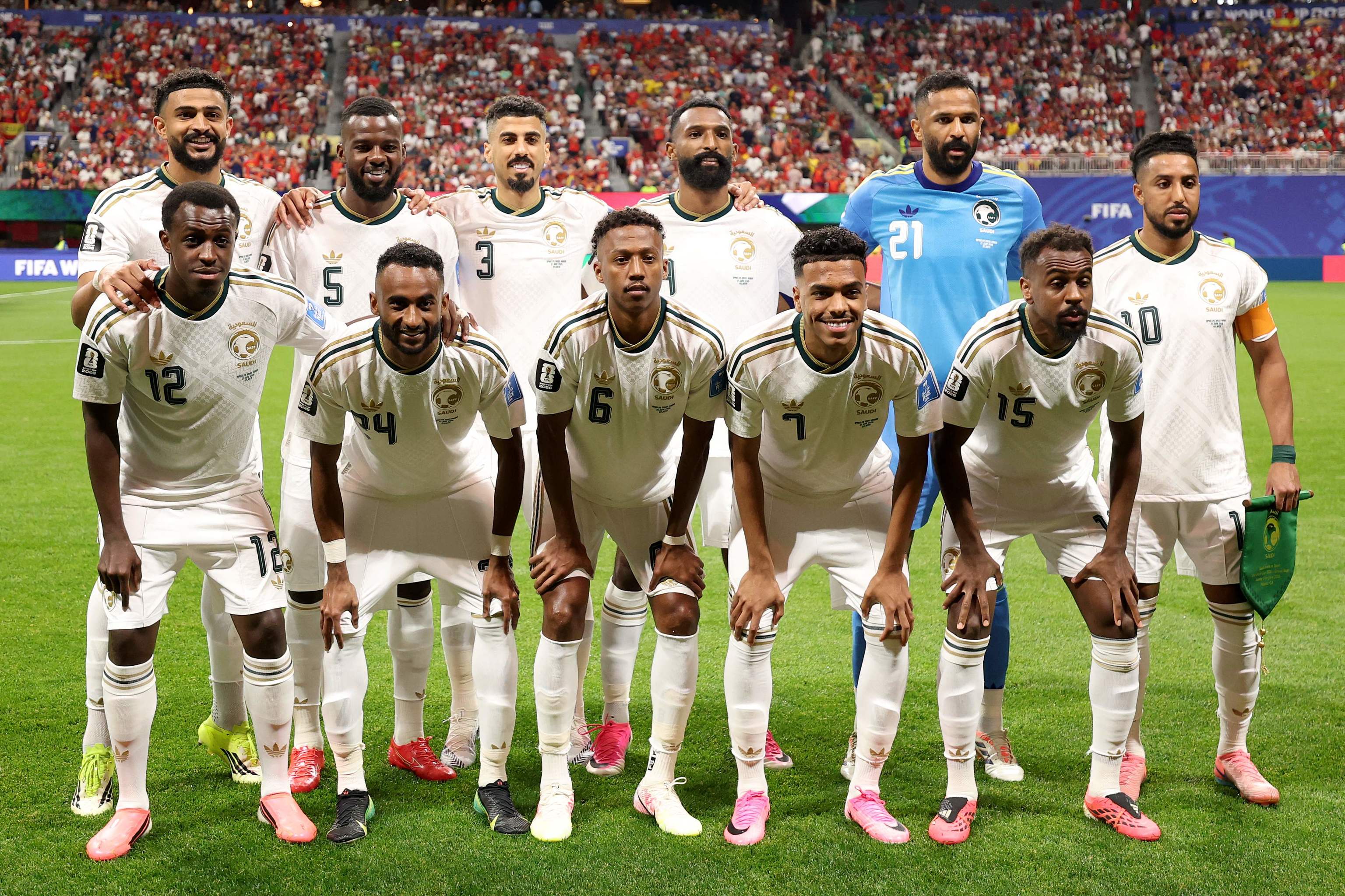 La plantilla de Arabia Saudí posa antes del partido.