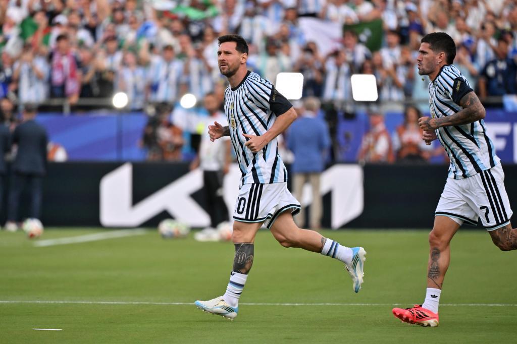 Messi en el partido de Argentina contra Algeria.