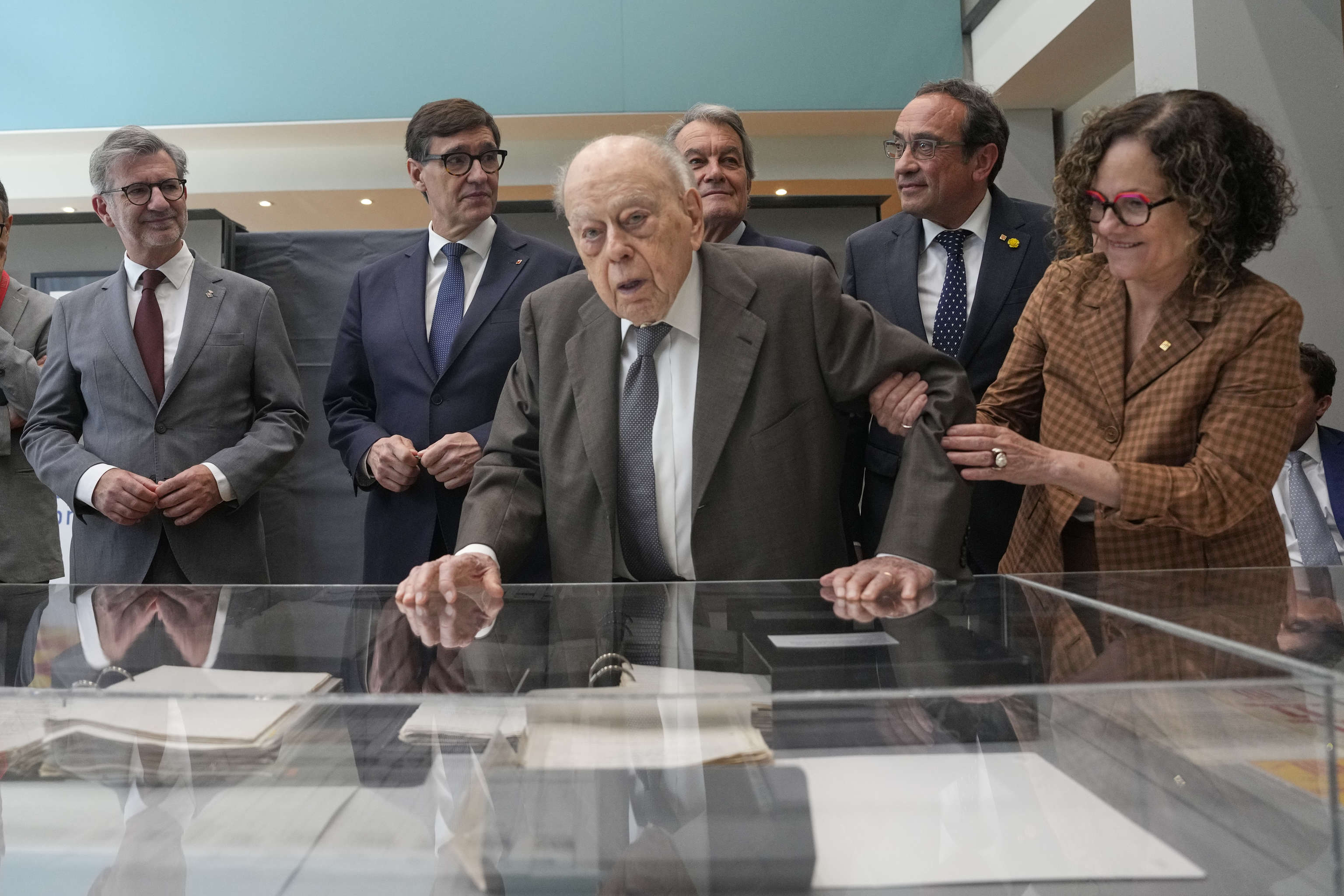 Illa, tras Pujol, en la entrega de los fondos documentales de CDC al Archivo Nacional de Cataluña