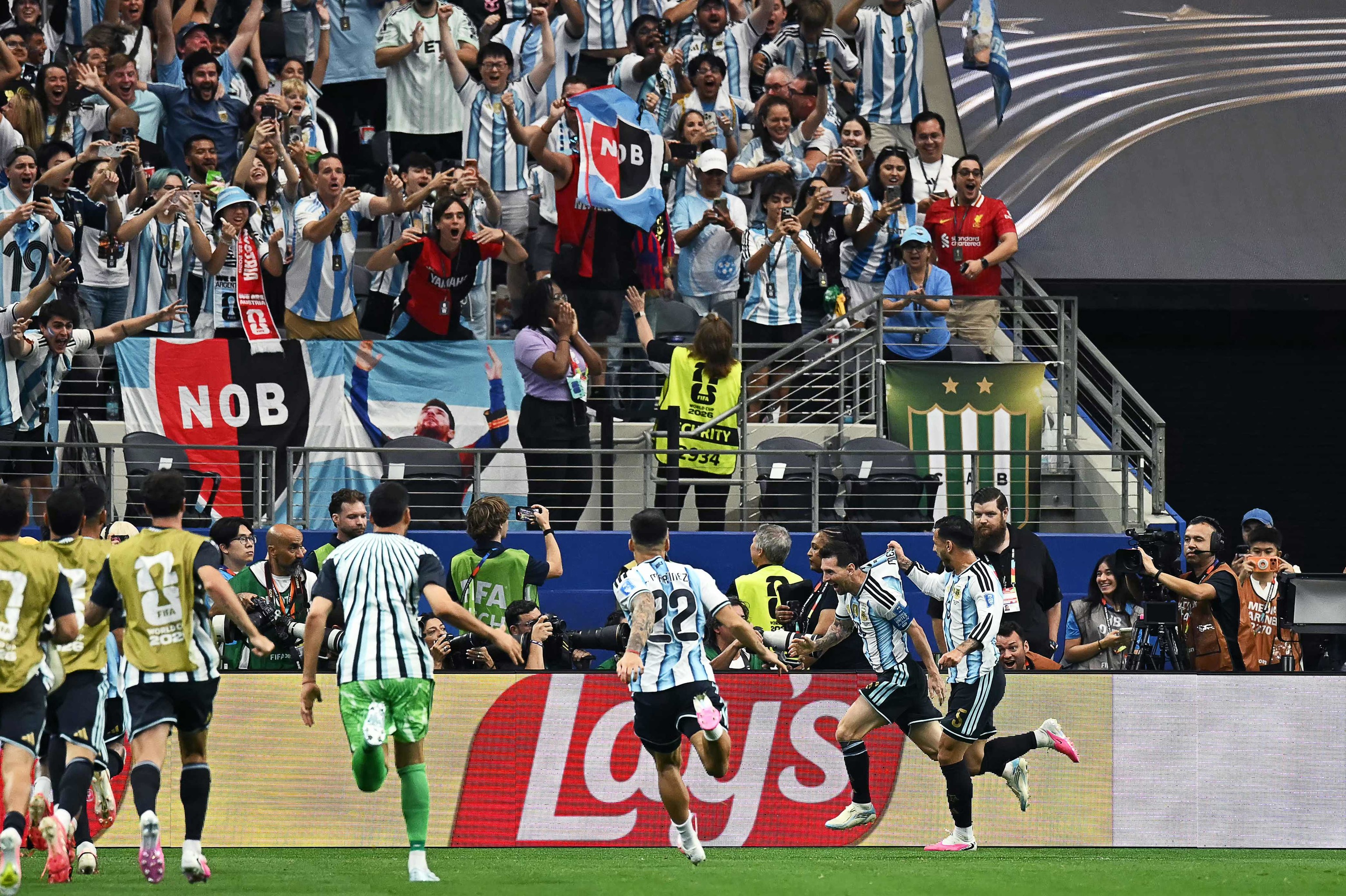 El festejo de Messi, tras el 2-0 a los austriacos.
