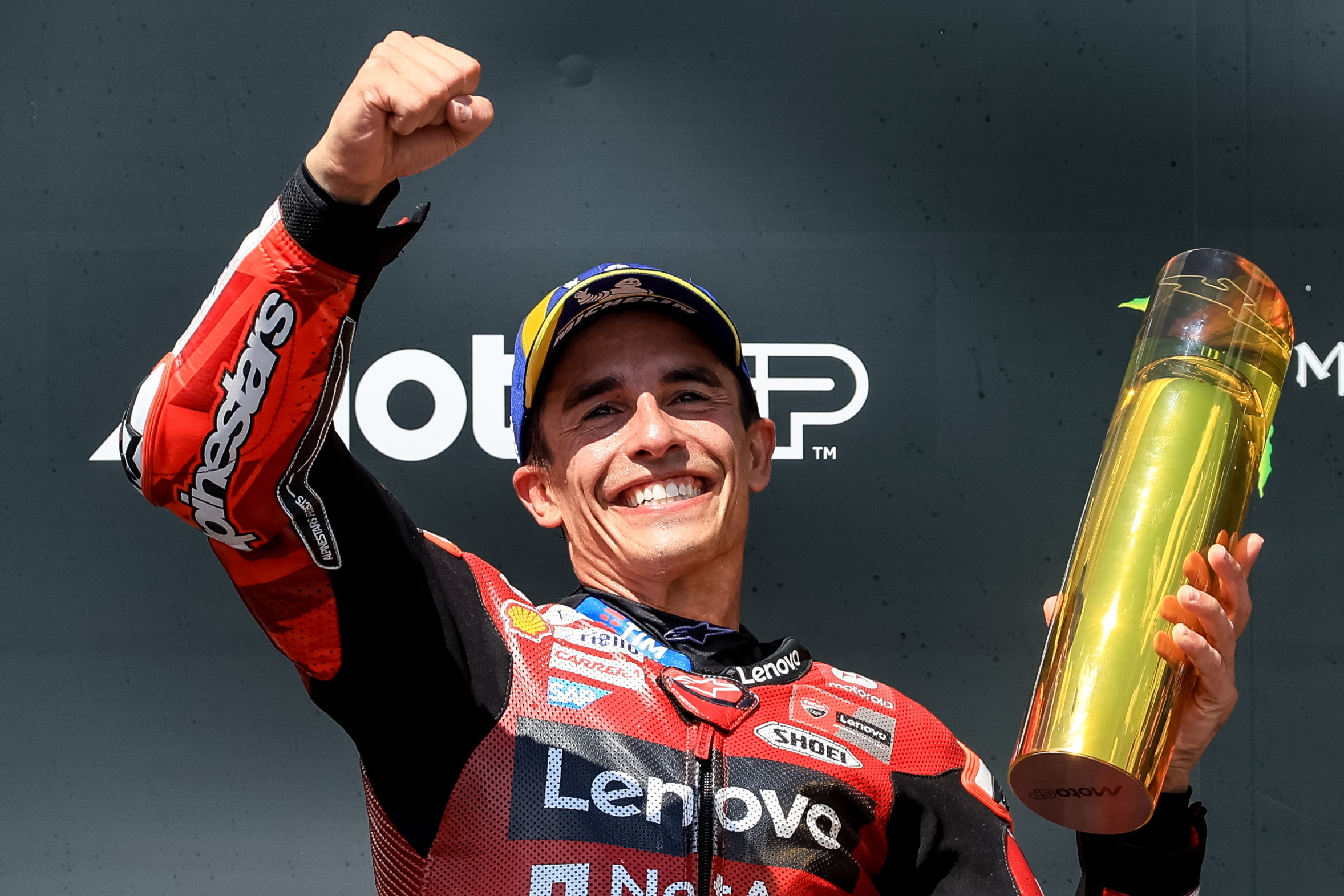 Marc Márquez celebra su victoria en la República Checa.
