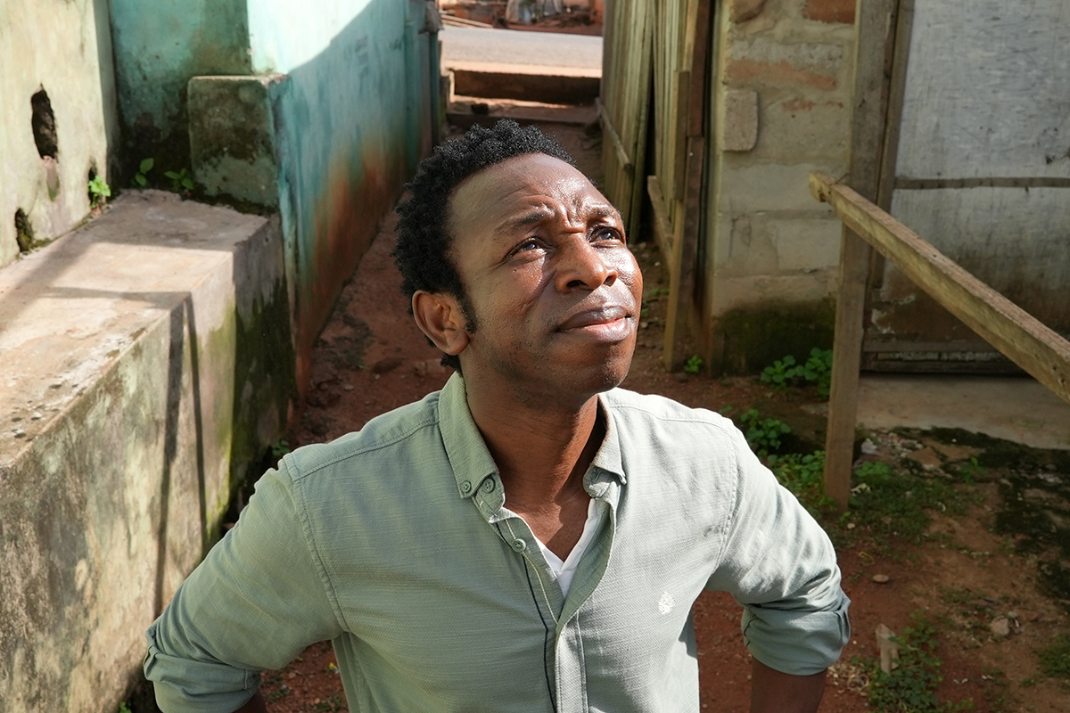 Ousman Umar, en un momento de la película sobre su vida que protagoniza.