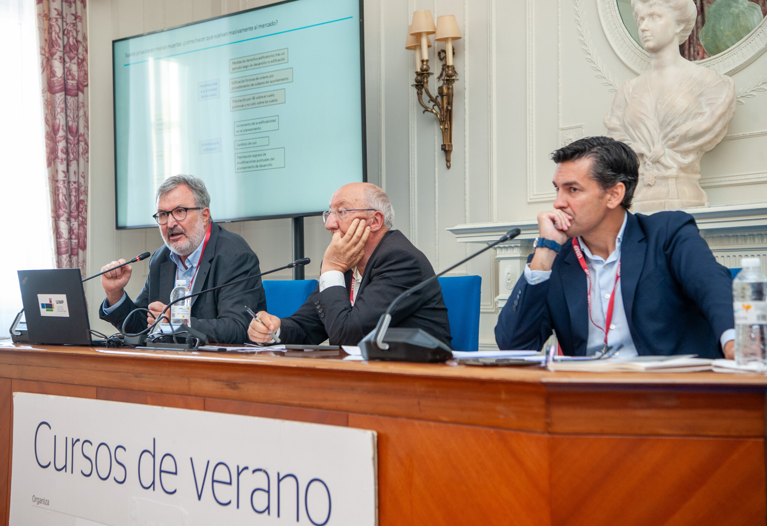 Ignacio Ezquiaga, investigador de Funcas (i), y Carlos Bardavío, socio de KPMG.