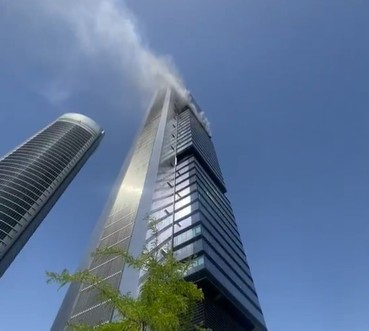 La Torre Moeve, tras iniciarse el incendio.