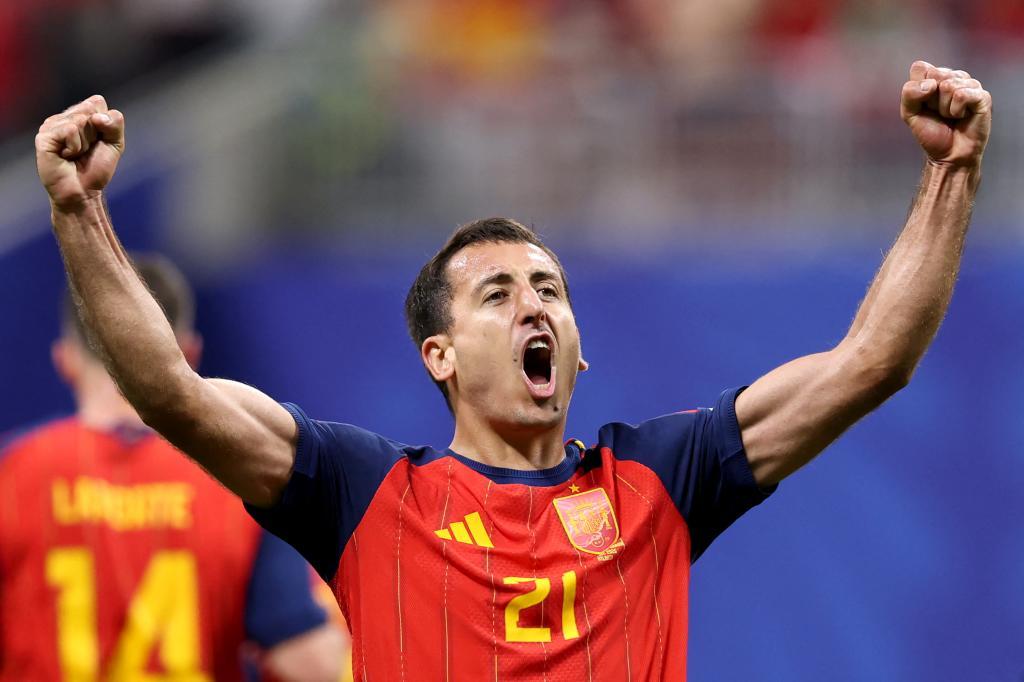 Mikel Oyarzabal celebra uno de sus goles a Arabia.