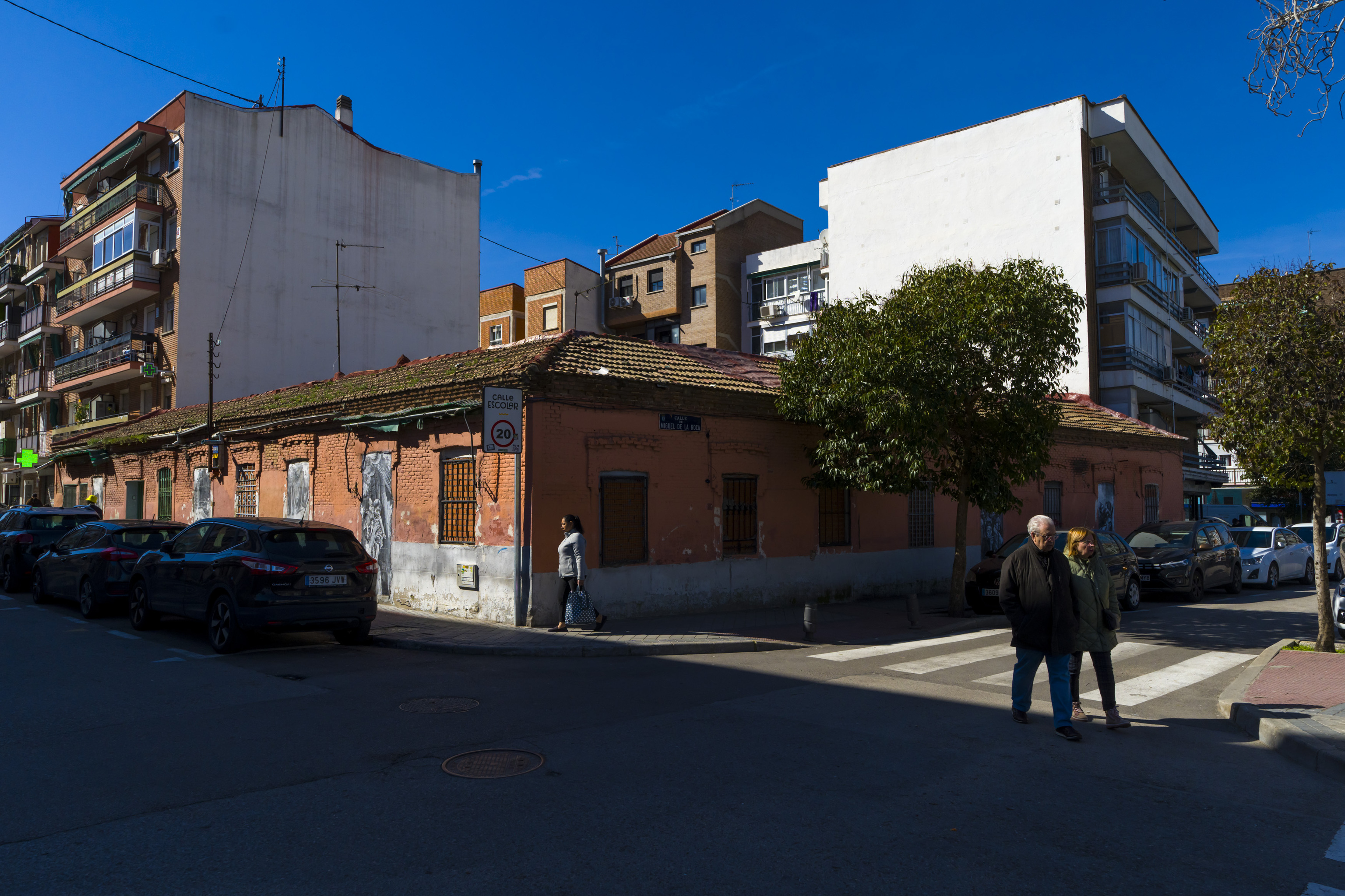 El edificio del número 10 de la calle Peironcely, en Entrevías..