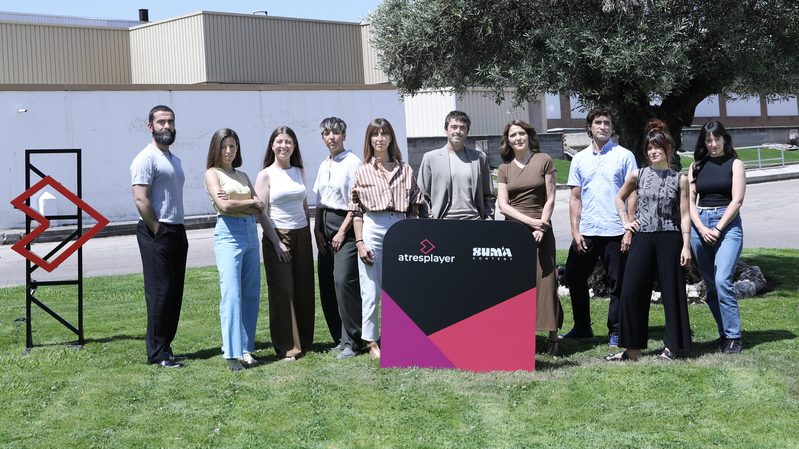La productora de los Javis y Atresplayer se lanzan a por dos nuevas series: La Vecinas y Crimen en España