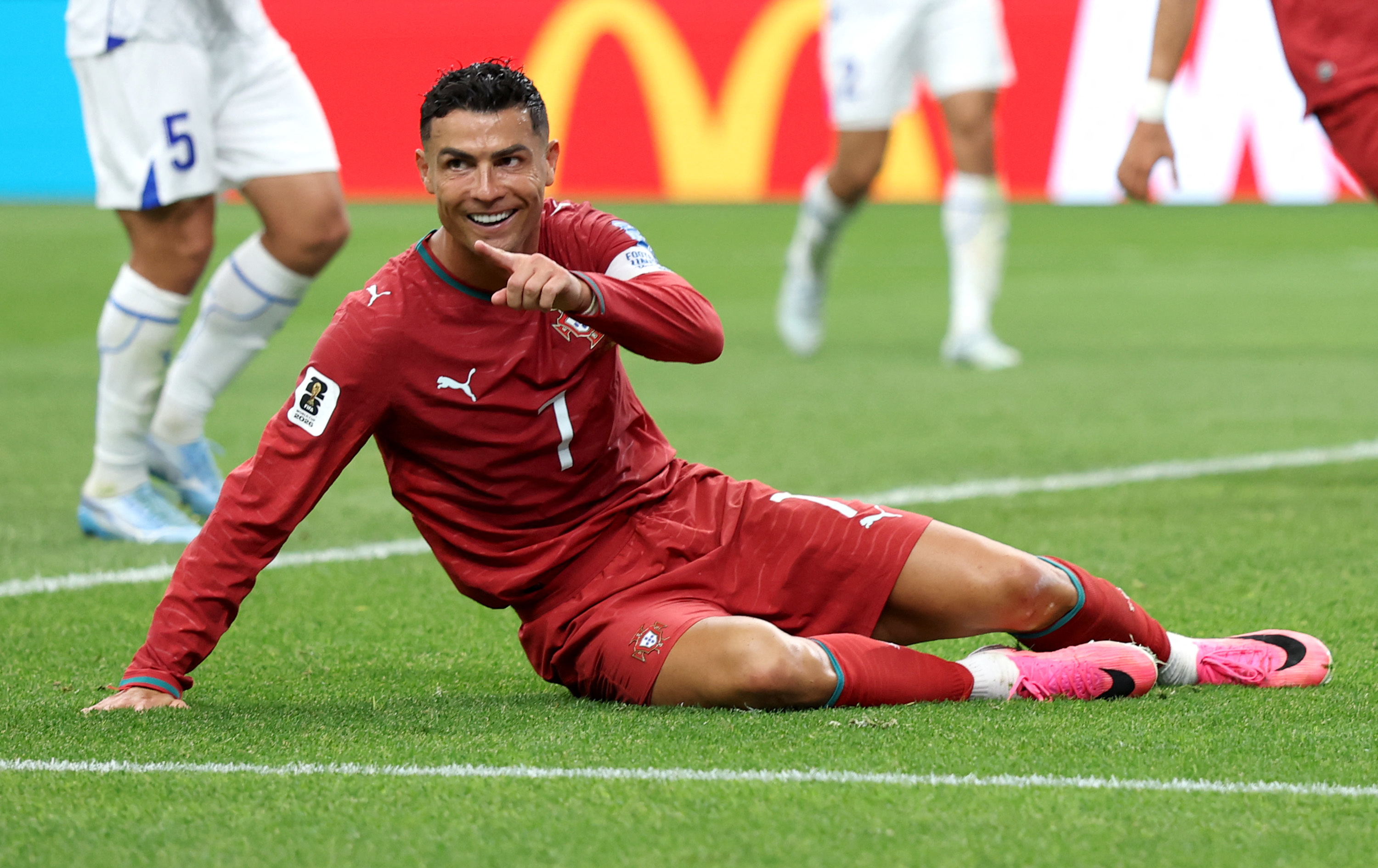 Cristiano se lamenta tras buscar su tercer gol.