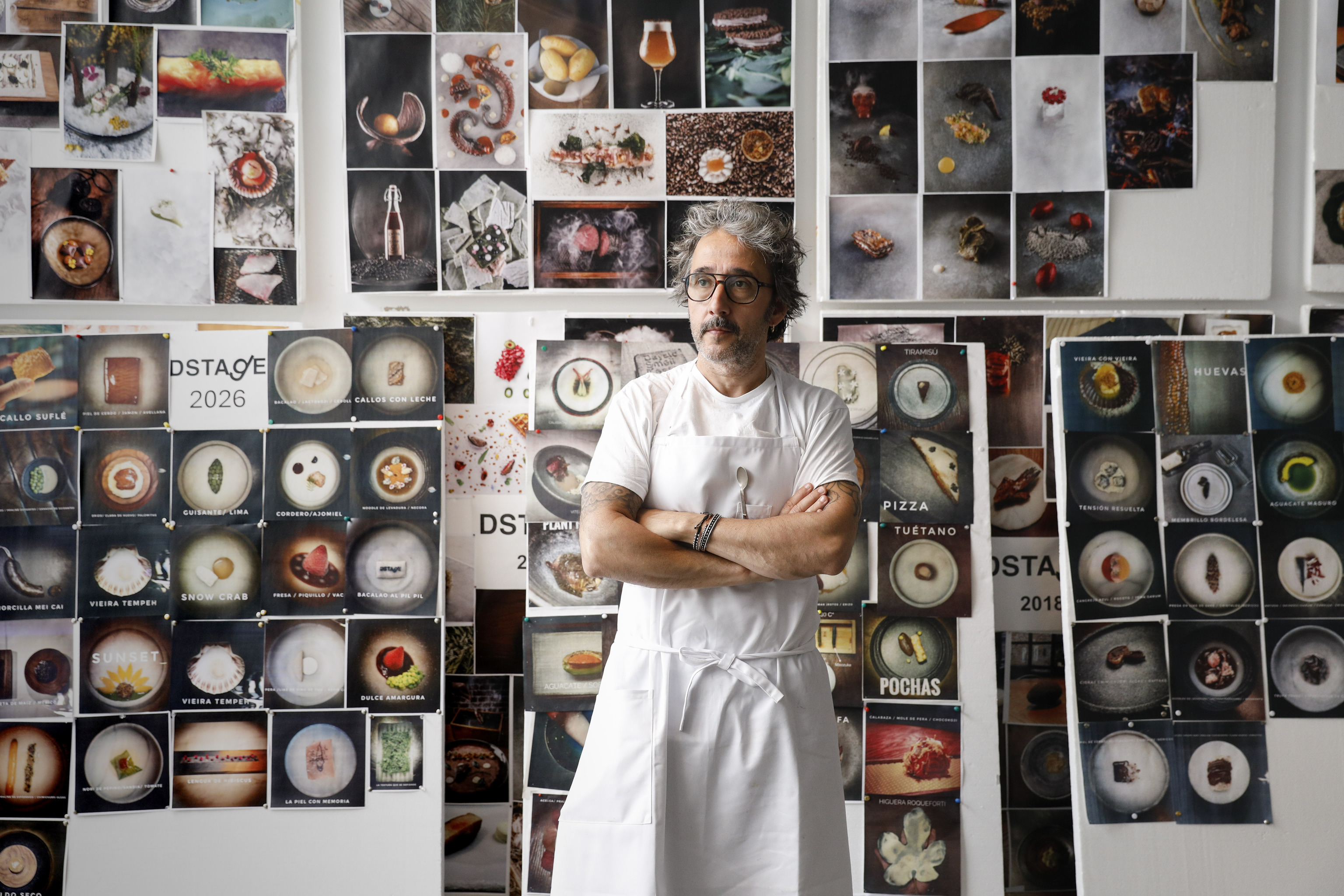 En la pared de DSPOT con fotos de algunos de los platos creados en estos 12 años.