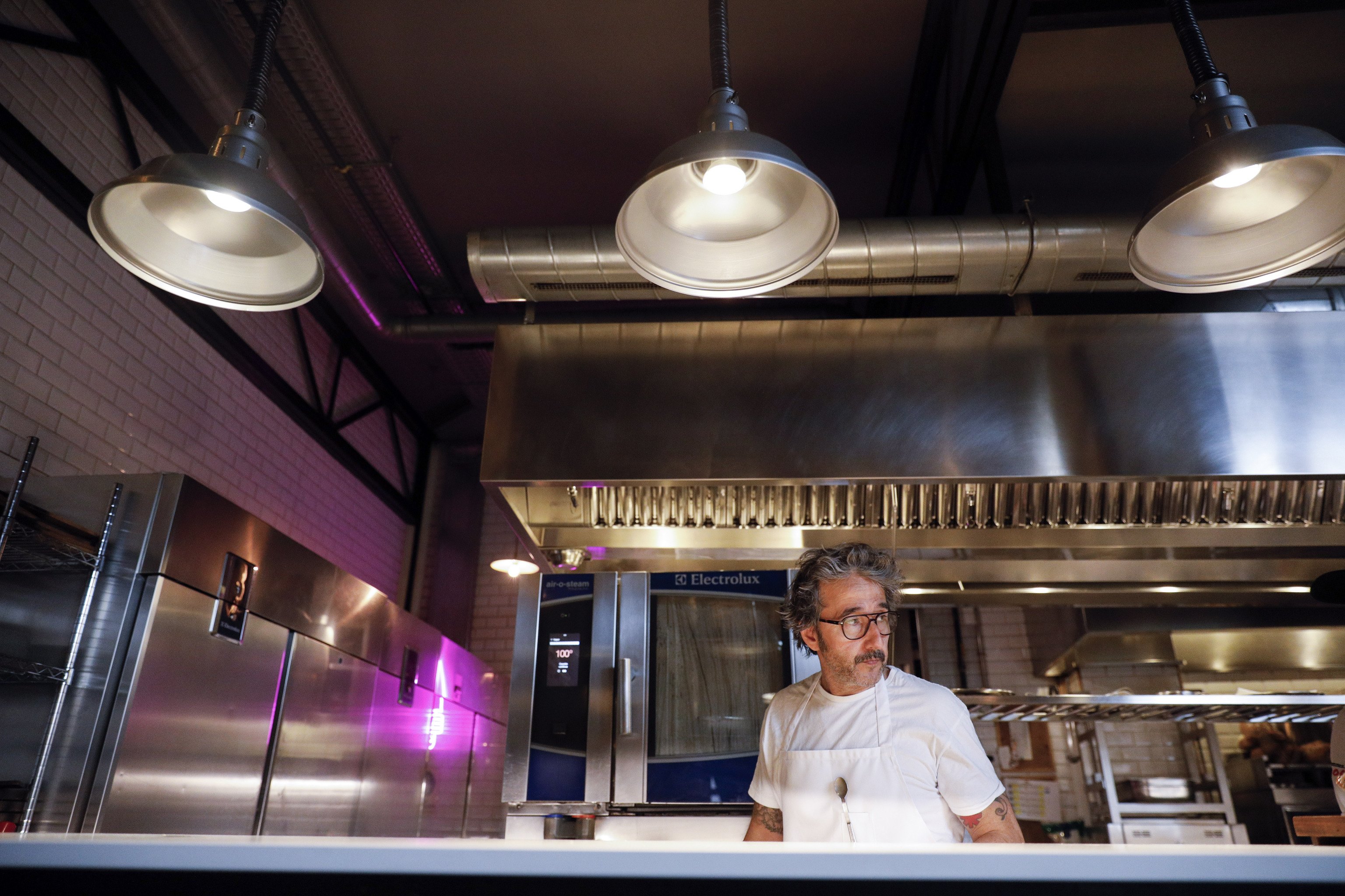 El chef en la cocina vista de DSTAgE