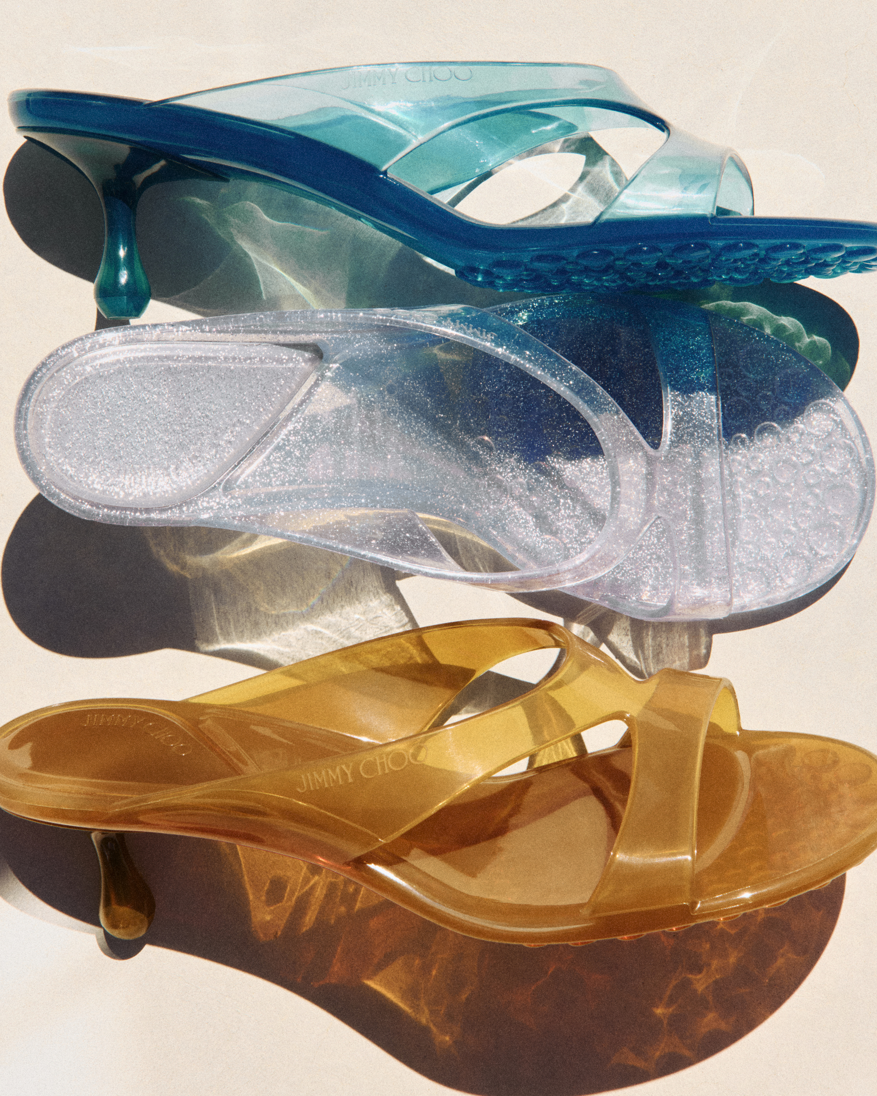 Modelo tipo chancla de Jimmy Choo.