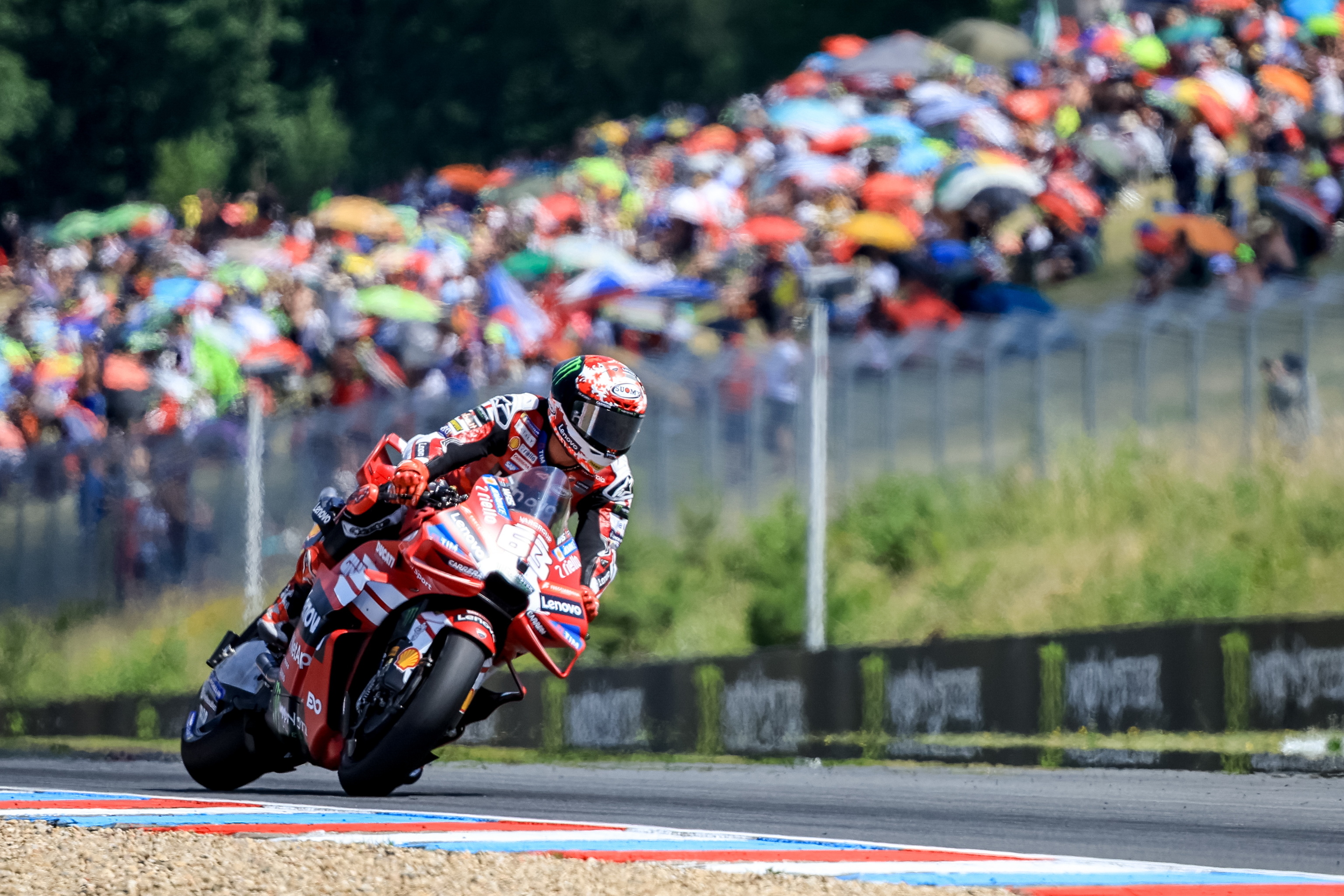 Francesco Bagnaia en la carrera de República Checa.