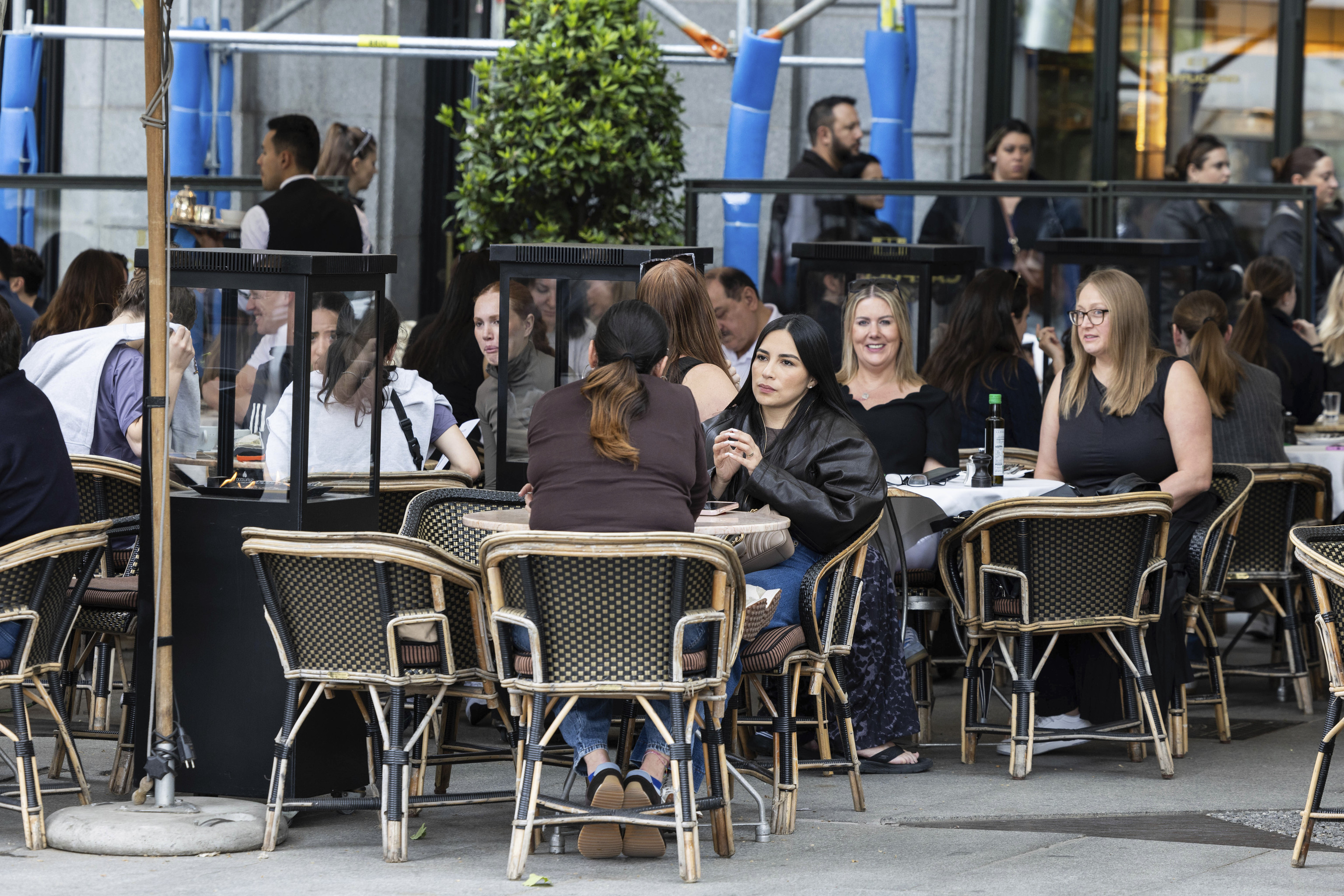 El Gobierno cambia las normas y bares y restaurantes cobrarán un importe extra por las botellas a partir de noviembre