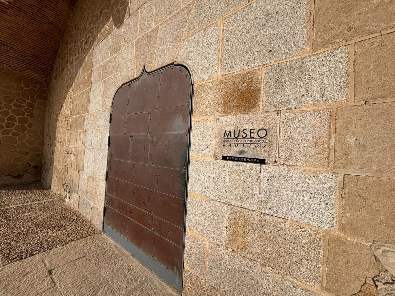 Entrada al Museo Arqueológico Provincial de Badajoz.