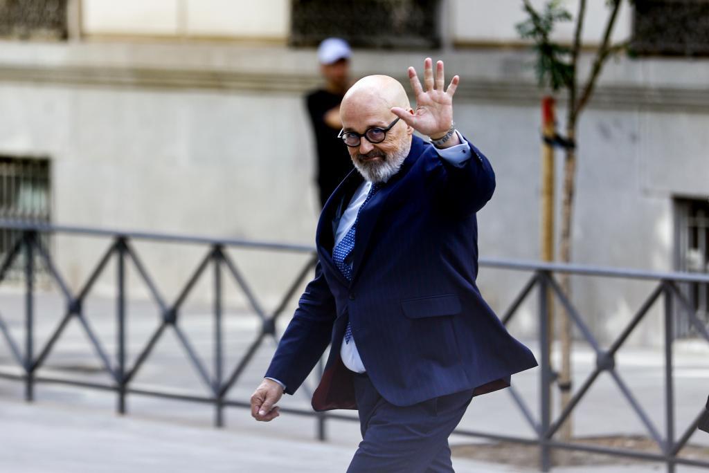 El abogado de Santos Cerdán, Jacobo Teijelo, este jueves, a su llegada a la Audiencia Nacional.