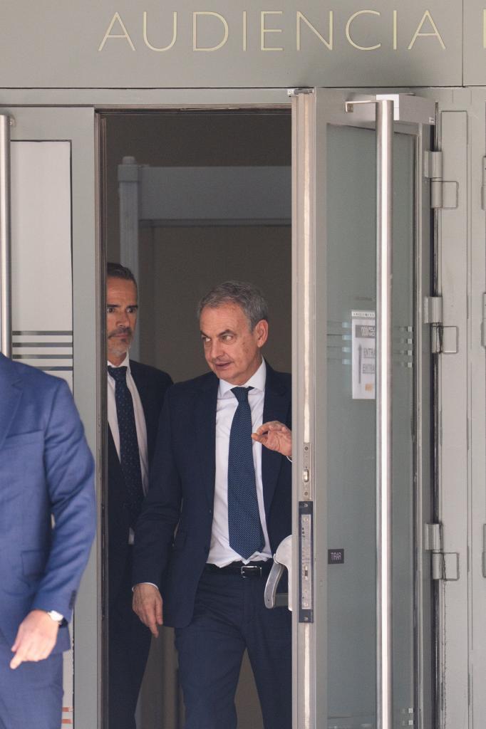 José Luis Rodríguez Zapatero abandona la Audiencia Nacional tras prestar declaración ante el juez Calama el pasado 17 de junio.