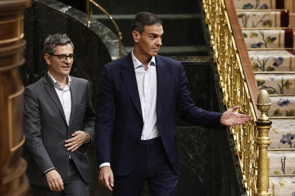 Félix Bolaños y Pedro Sánchez, este jueves, en el Congreso de los Diputados.