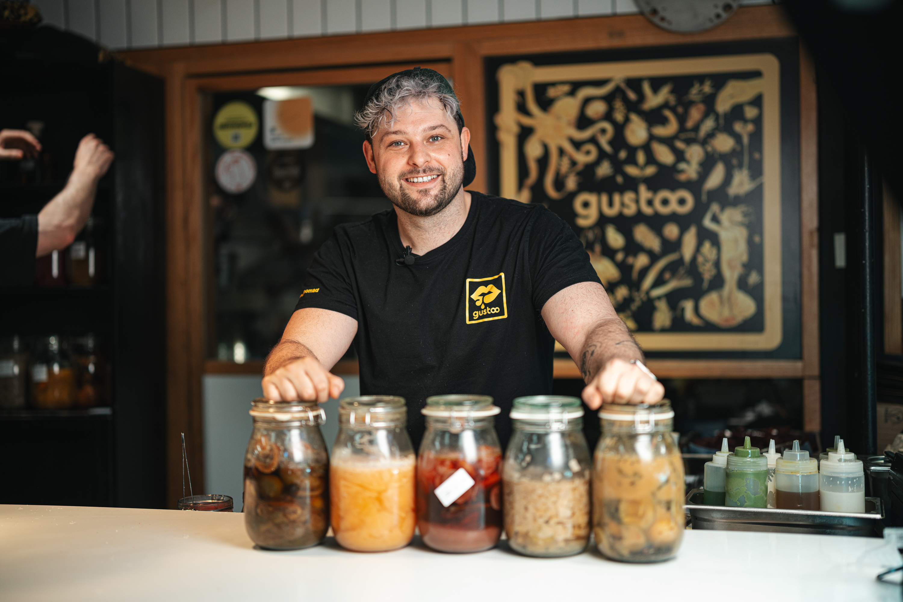 Aldo Sebastianelli en Gustoo, su puesto en el Mercado de San Antón.