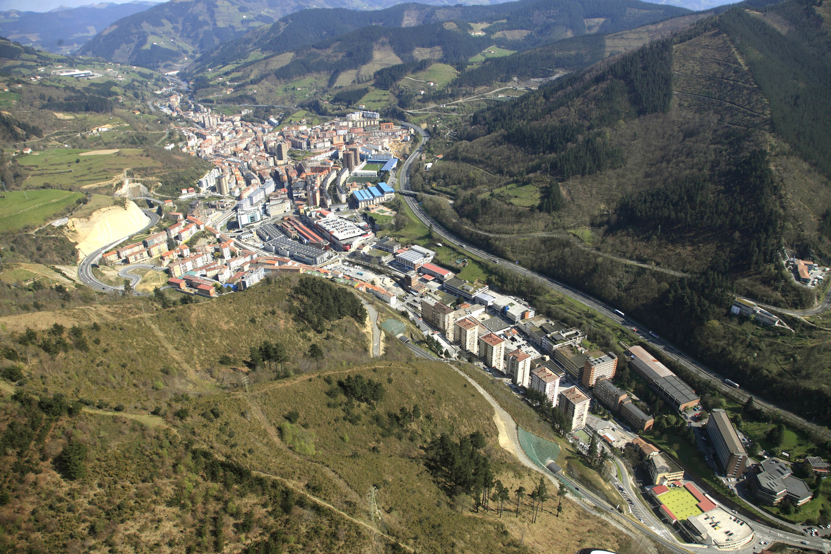 Panorámica de Éibar, localidad natal de Mikel Oyarzabal.