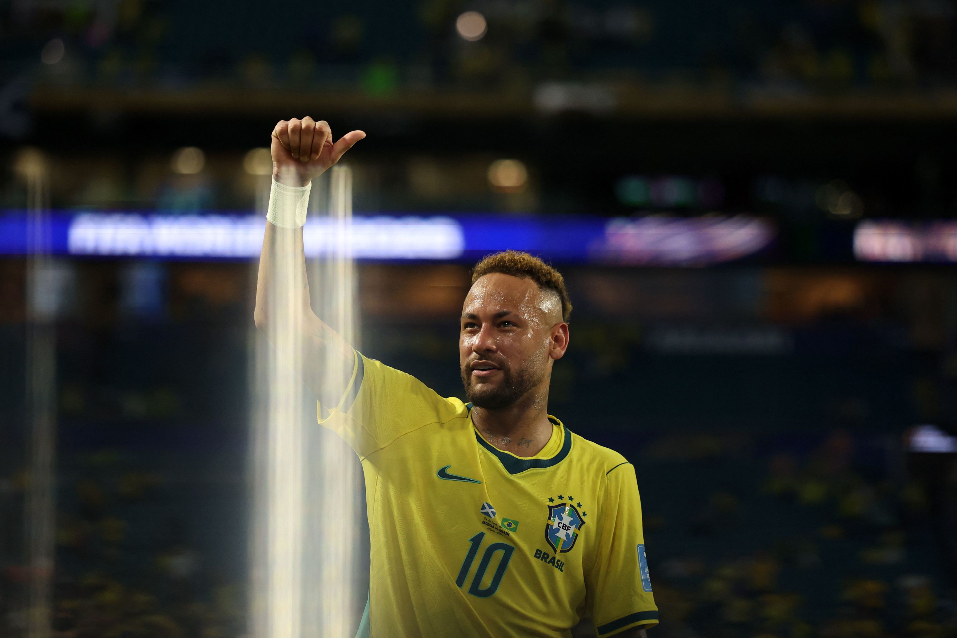 Neymar festeja el triunfo ante Esocia, el miércoles en Miami.