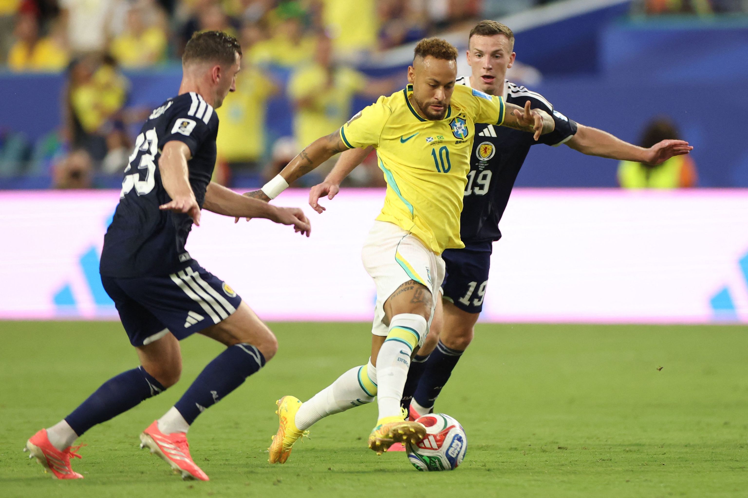 Neymar, ante McLean y Ferguson, el mi