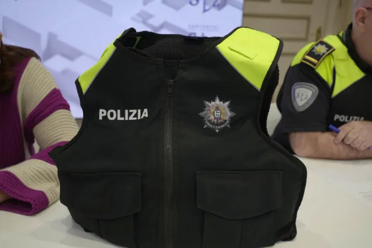 Chalecos personales de protección para la Policía Local de Santurtzi.