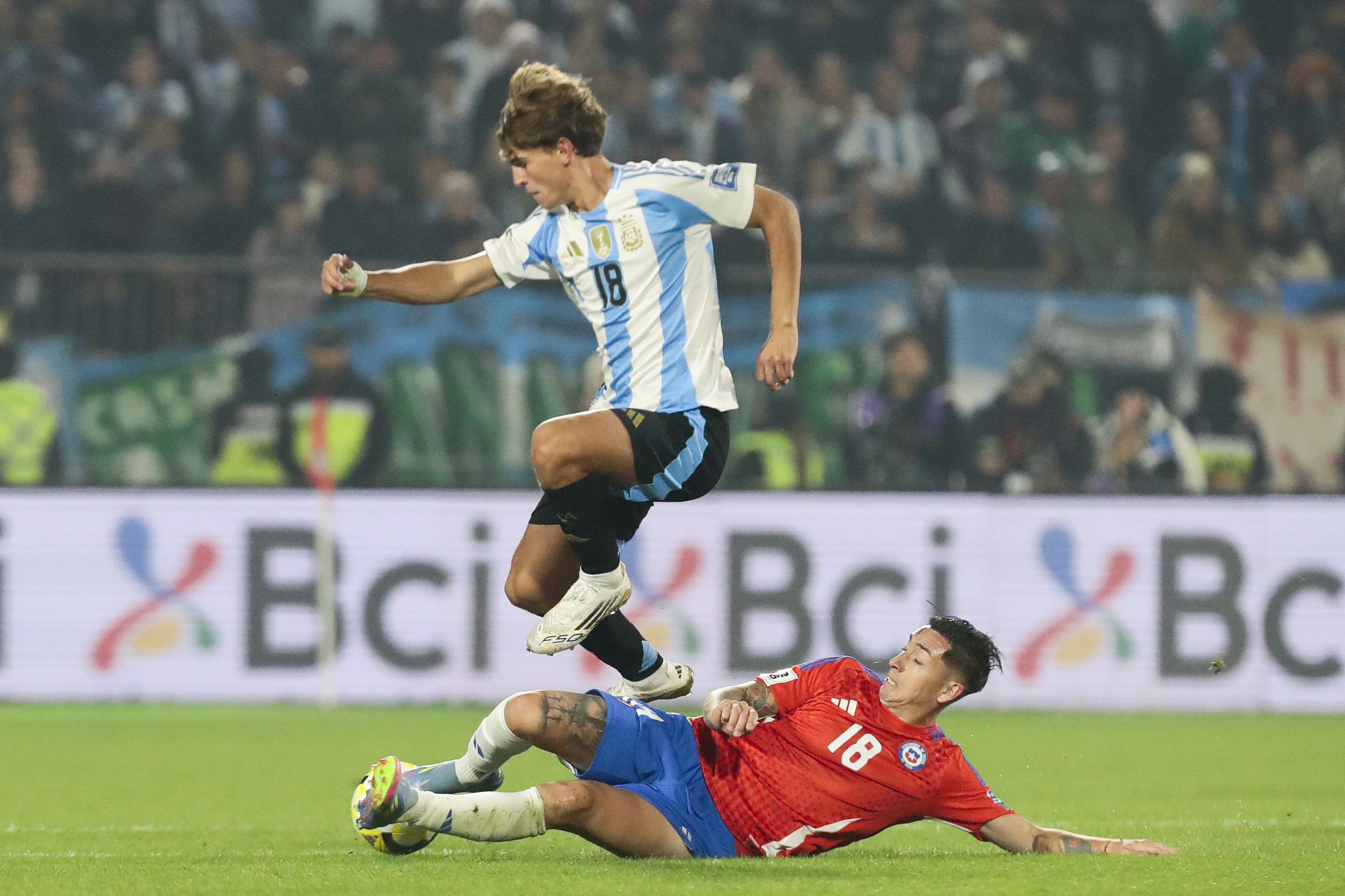 Nico Paz, en un partido con Argentina.