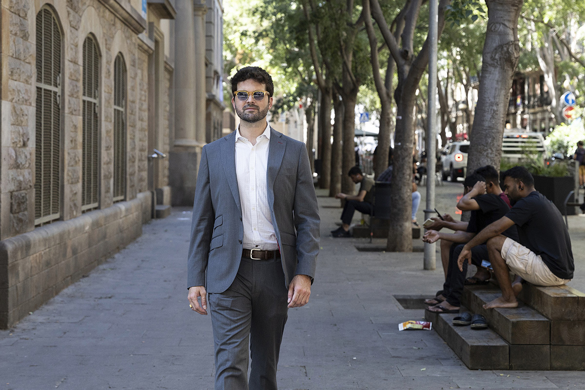 DE SARRÌA AL RAVAL. Al candidato de Aliança Catalana sus detractores le llaman racista por sus reticencias ante llegada de miles de inmigrantes. Sus seguidores creen que ha llegado como un revulsivo ante la inacción en Barcelona.