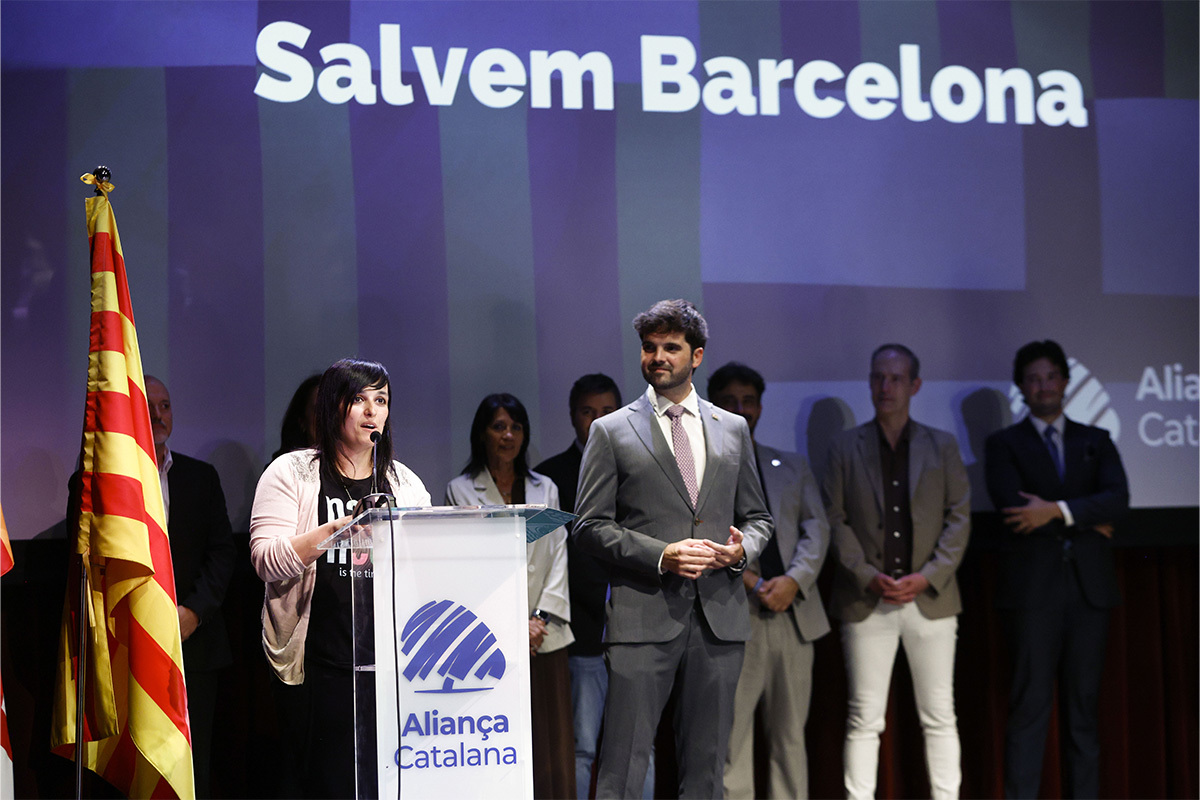 EL NOMBRAMIENTO. Viernes 19 de junio de 2026. La presidenta de Aliança Catalana, Sílvia Orriols, junto a Jordi Aragonès (Pineda de Mar, 1993), cuando se hizo oficial la candidatura de quien es considerado el ideólogo del partido. EFE