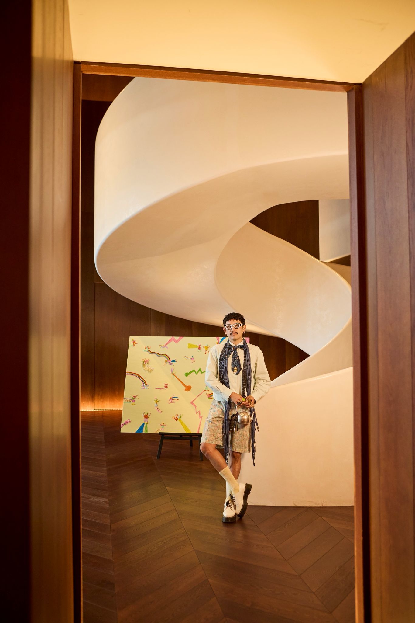 Las emblemáticas escaleras del local decoradas por Emmanuel Carvajal