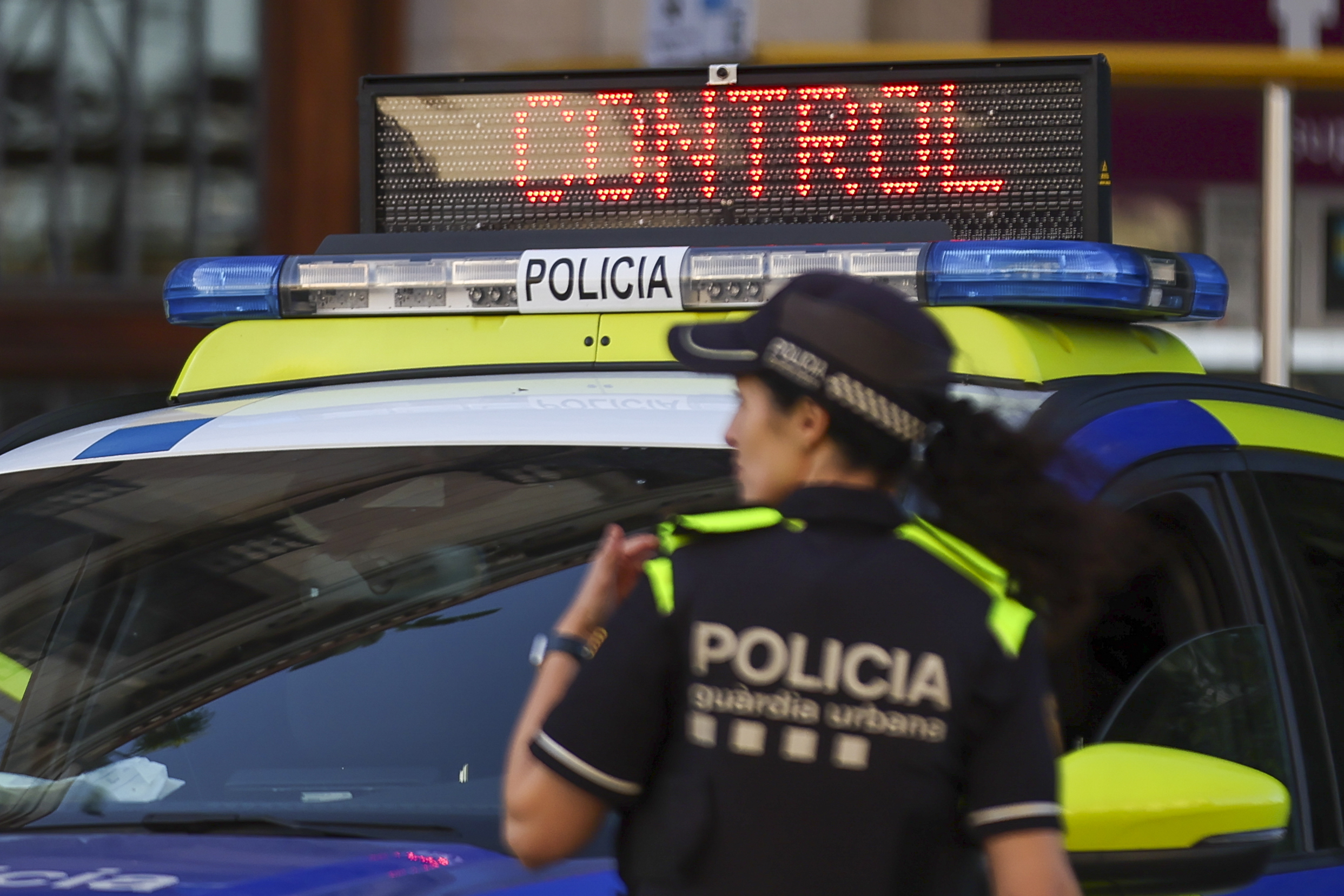 Una agente de la Guardia Urbana