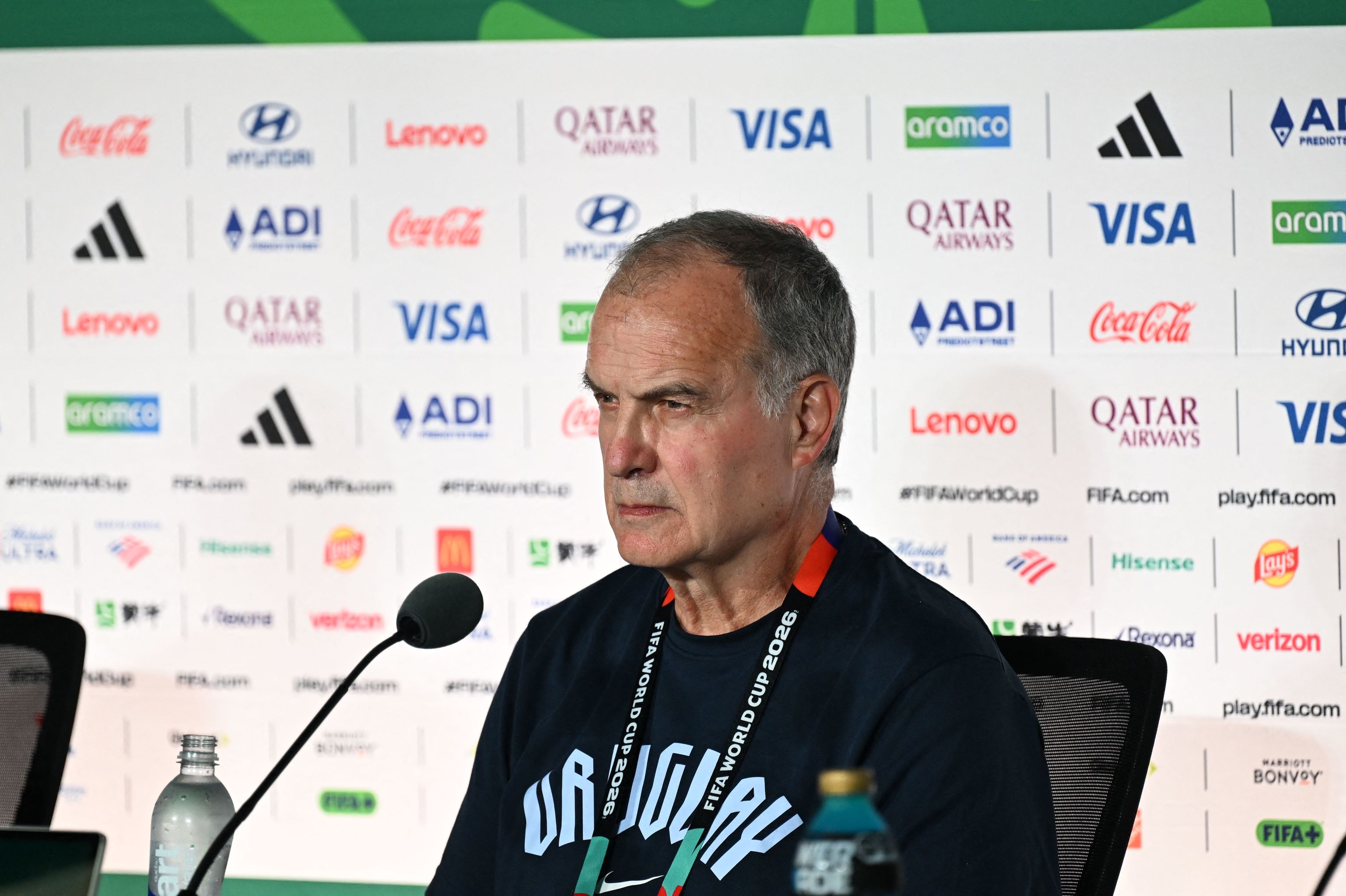 Marcelo Bielsa, seleccionador de Uruguay, en una rueda de prensa