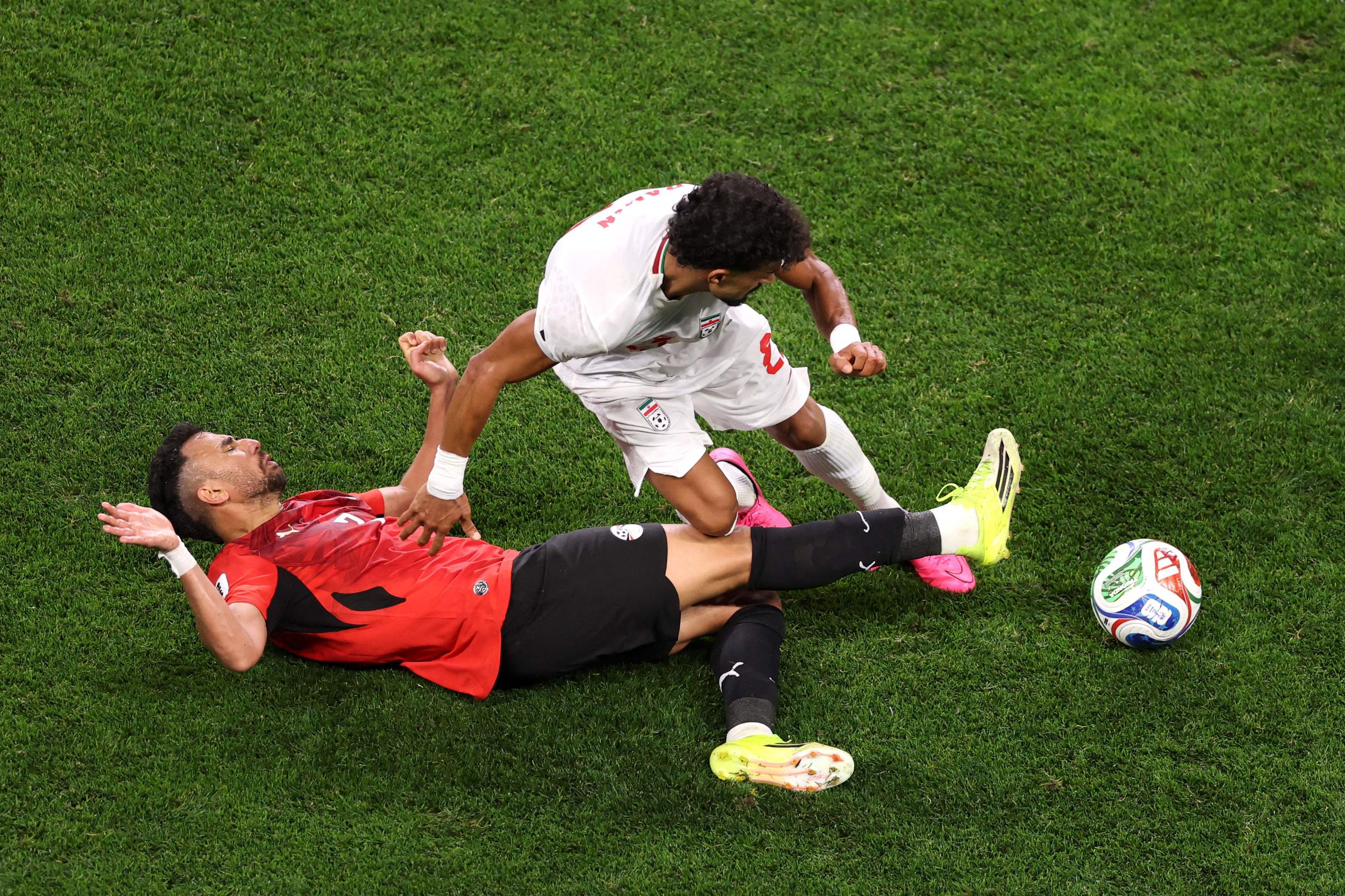 Trezeguet, ante Rezaeian, el viernes en Seattle.