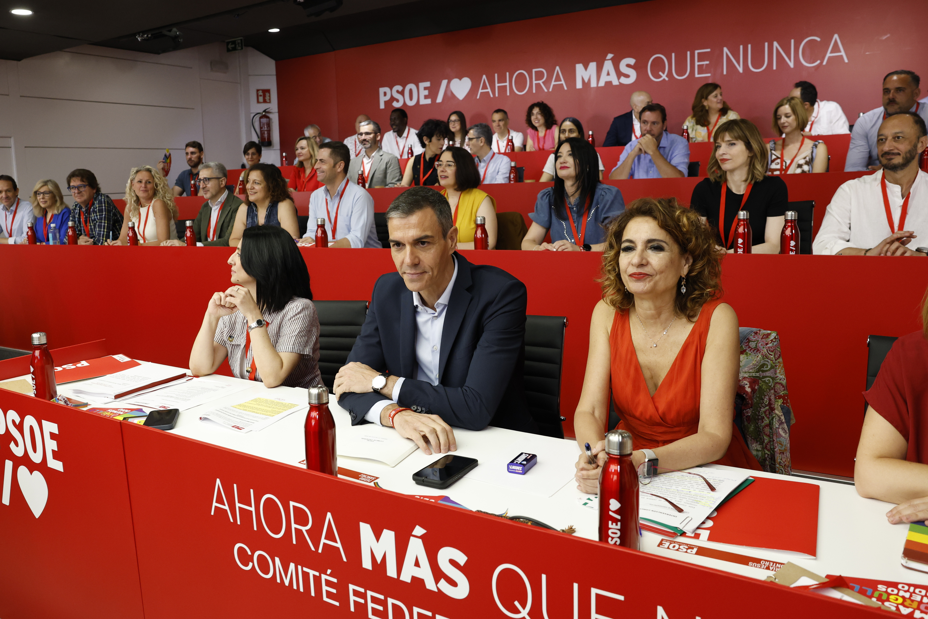 El secretario general del PSOE, Pedro Sánchez, y la vicesecretaria general, María Jesús Montero, durante la reunión del Comité Federal del PSOE