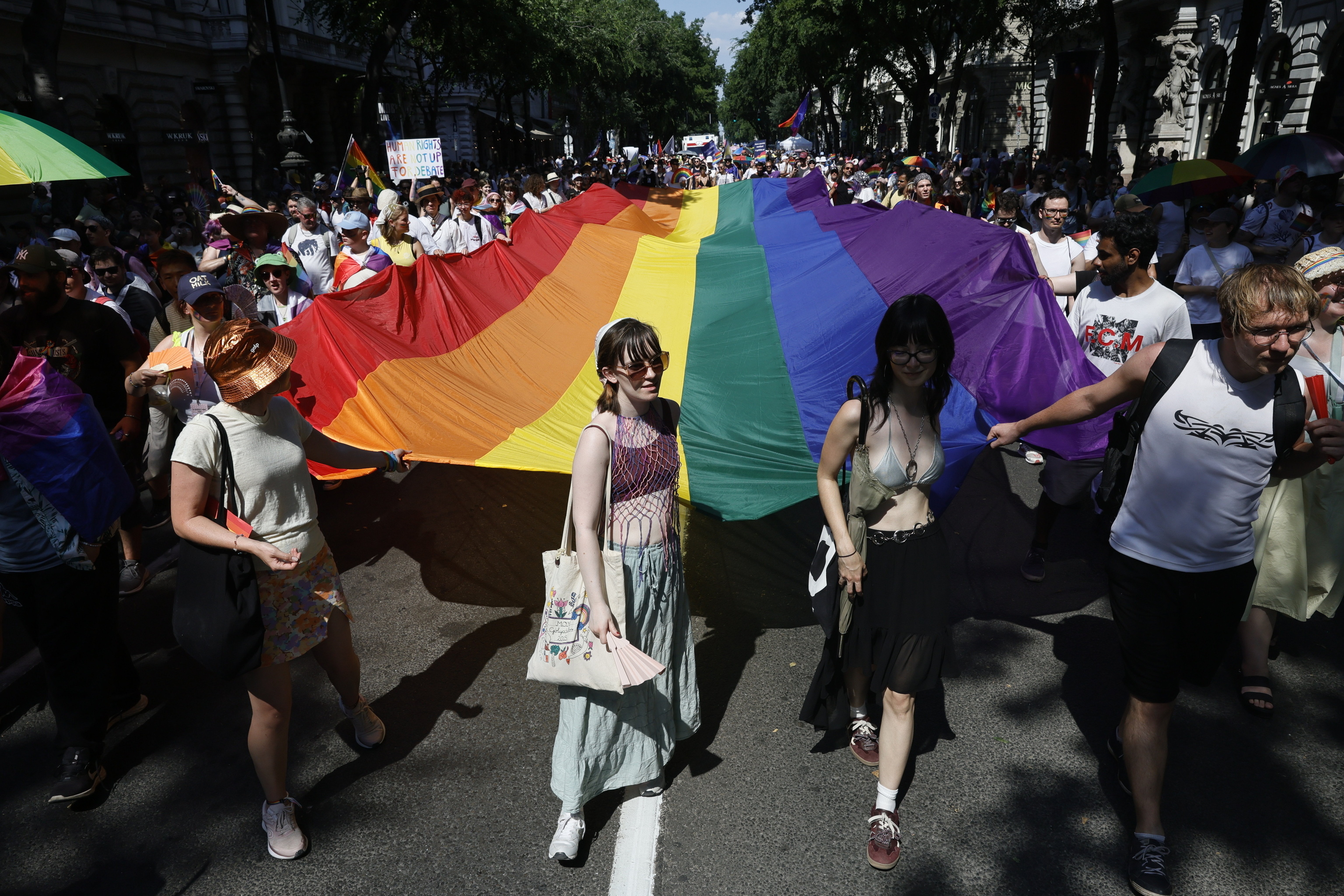 Participantes en el Desfile del Orgullo Gay, en Budapest, este sábado.