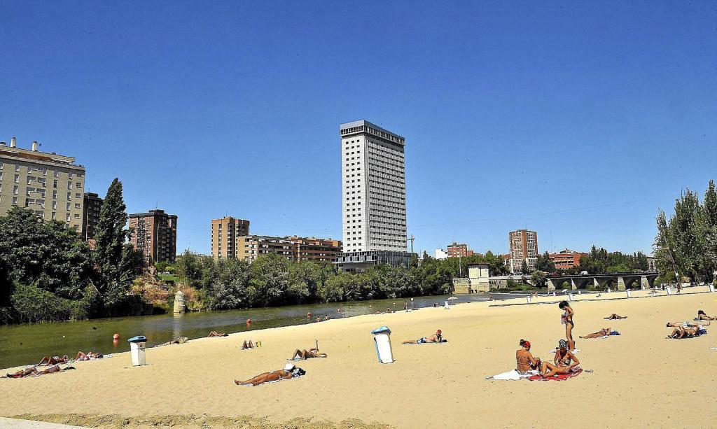 Imagen de archivo de una de las playas fluviales del Pisuerga.
