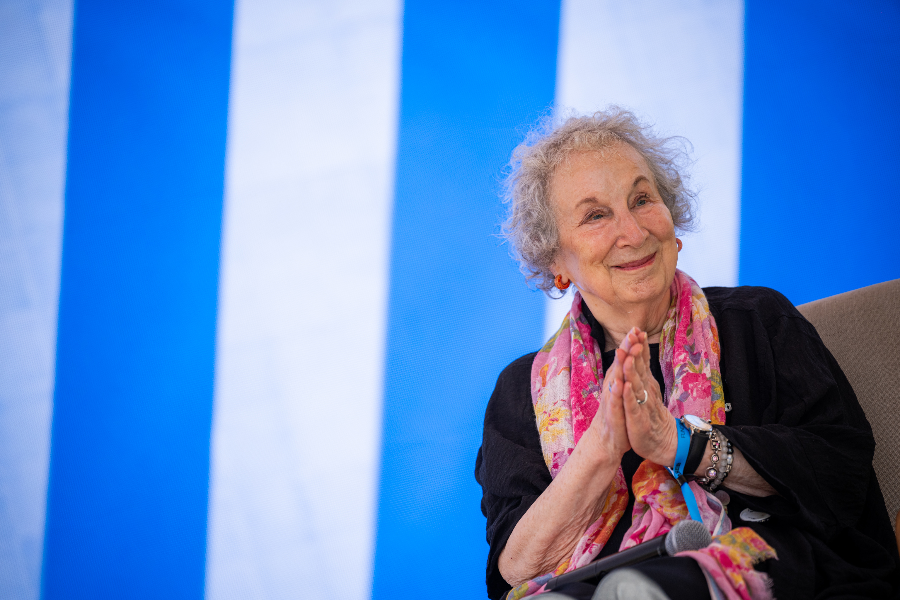 Margaret Atwood sonríe durante su charla del pasado sábado.