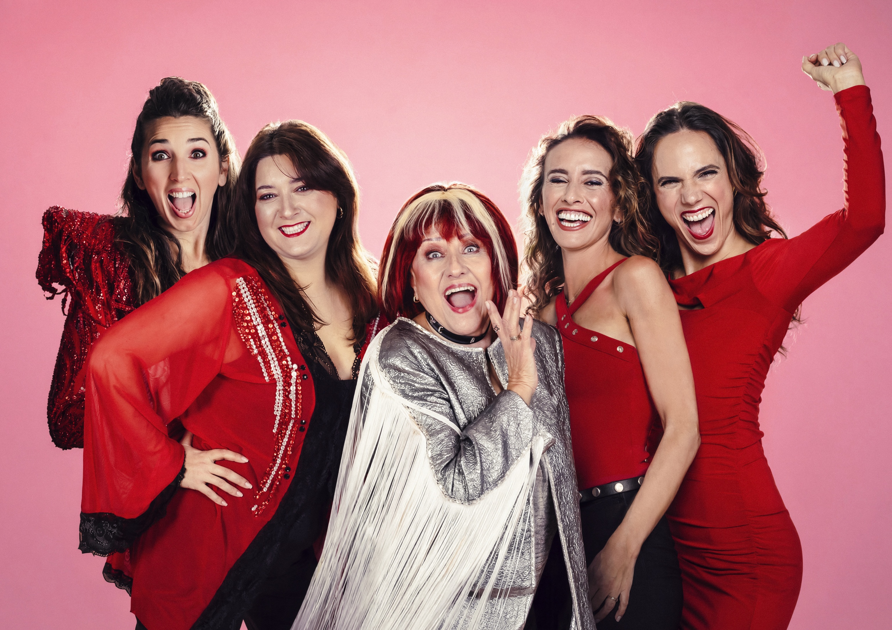 Soledad Mallol con el resto del elenco de 'Las que gritan'.