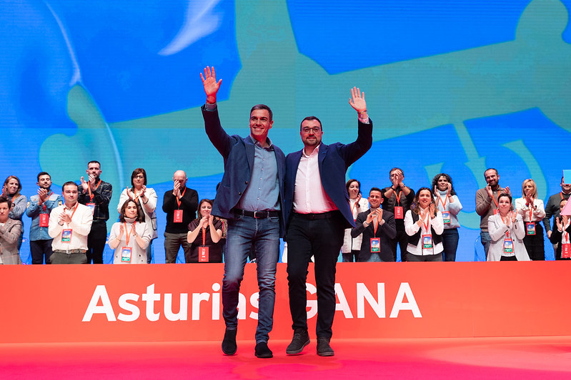 Pedro Sánchez y Adrián Barbón.