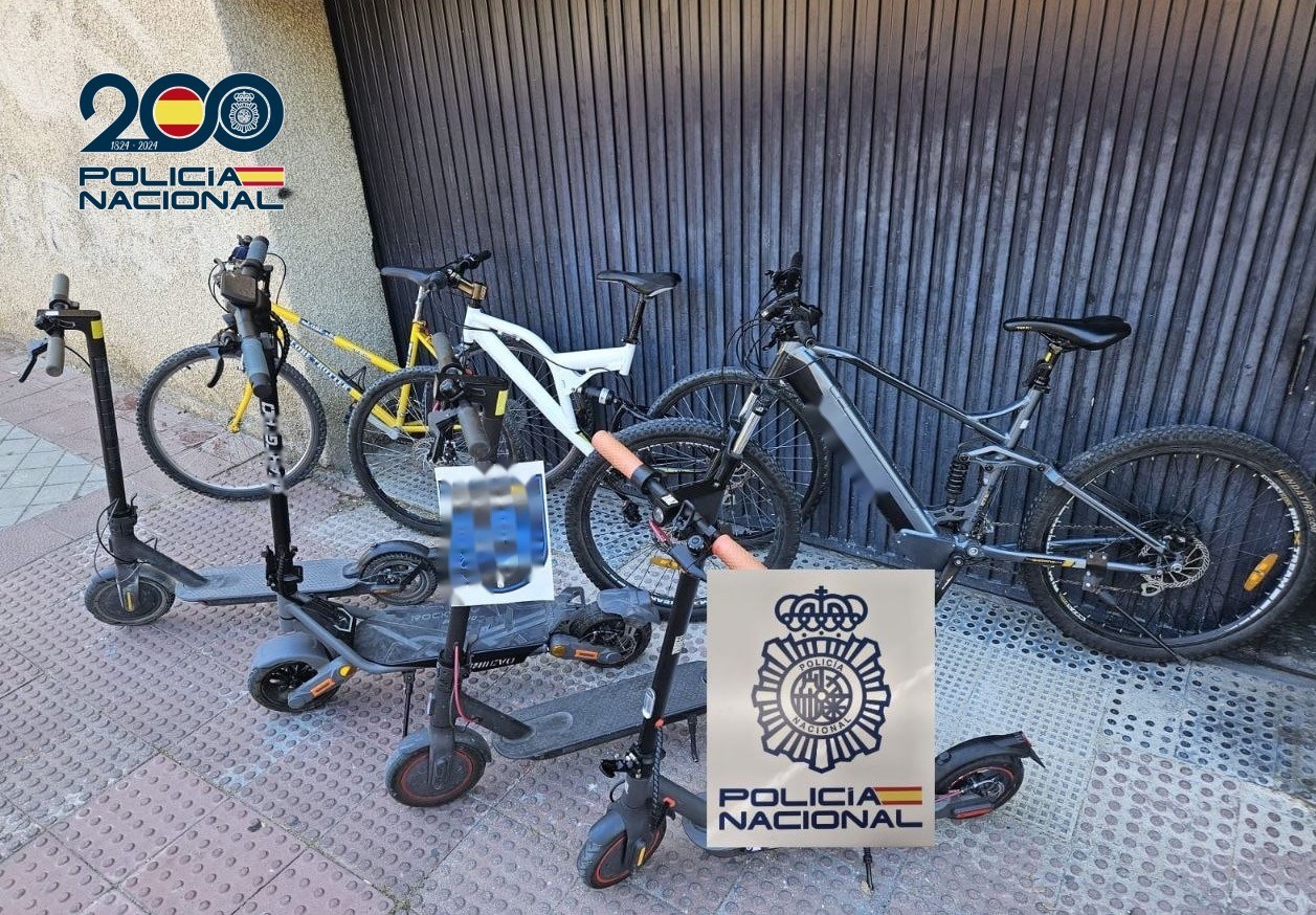 Polisin satın aldığı birkaç scooter ve bisiklet