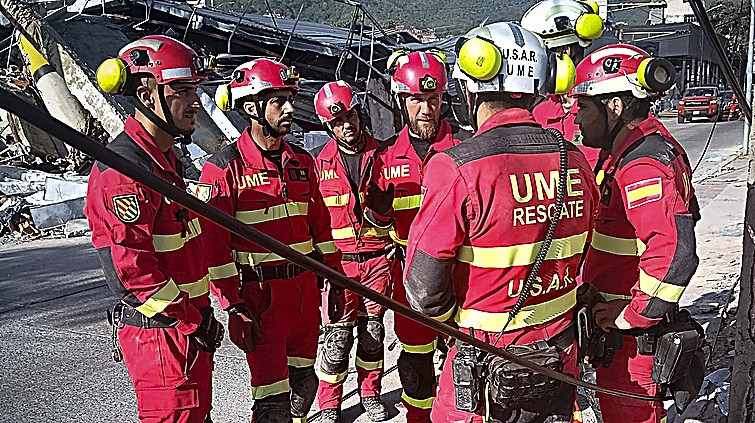 Un grupo de la Unidad Militar de Emergencias en la Guaira.