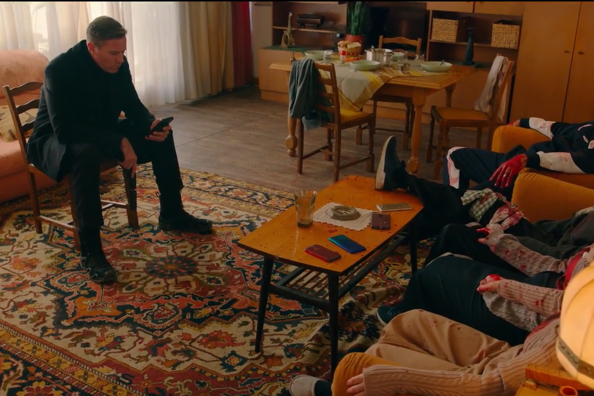 La escena más polémica de la película, cuando mata a una familia de sirios.