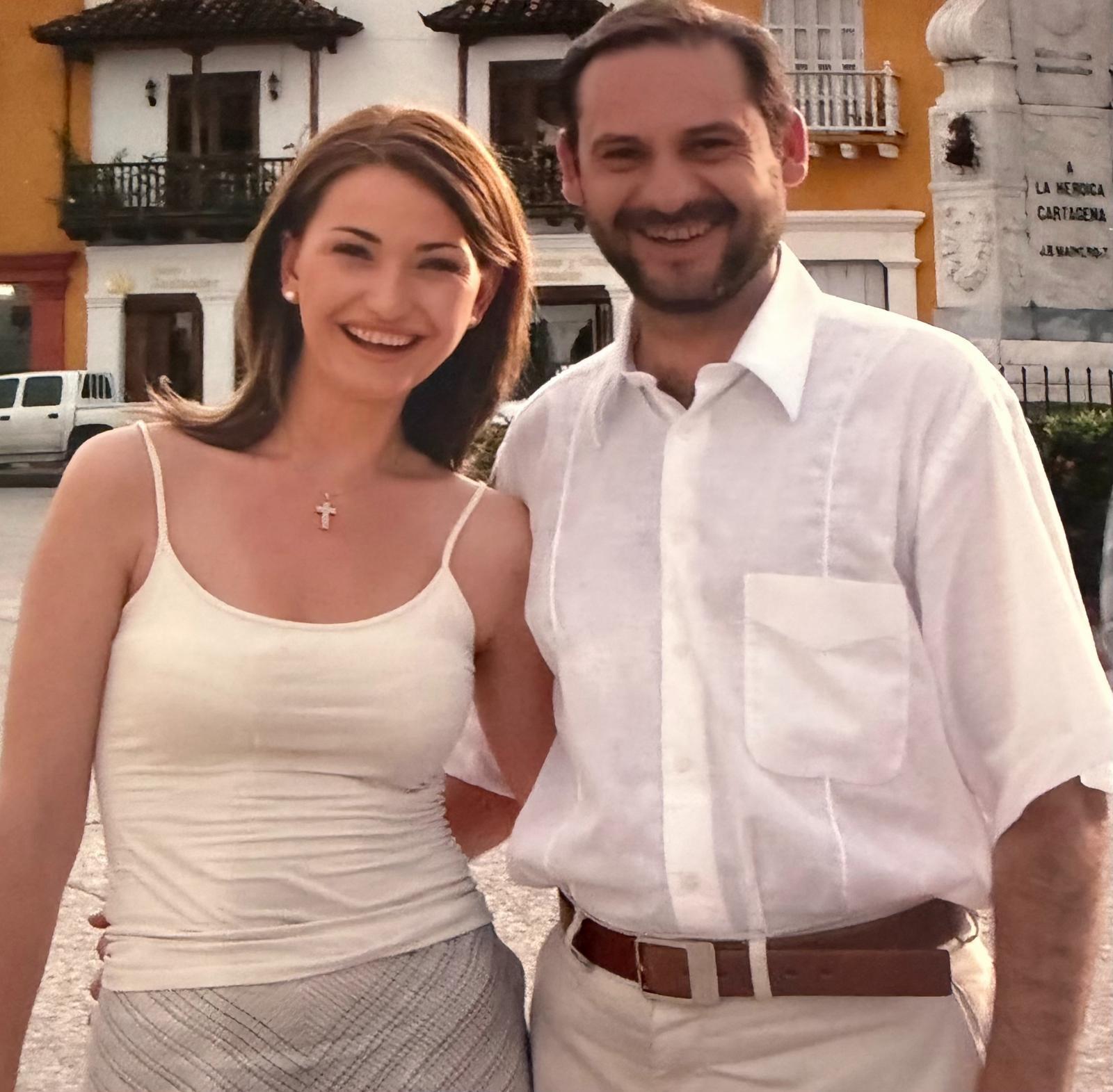 Carolina Perles y José Luis Ábalos en su noviazgo. A Carolina le produce lástima ver estas fotos, de tiempos mejores