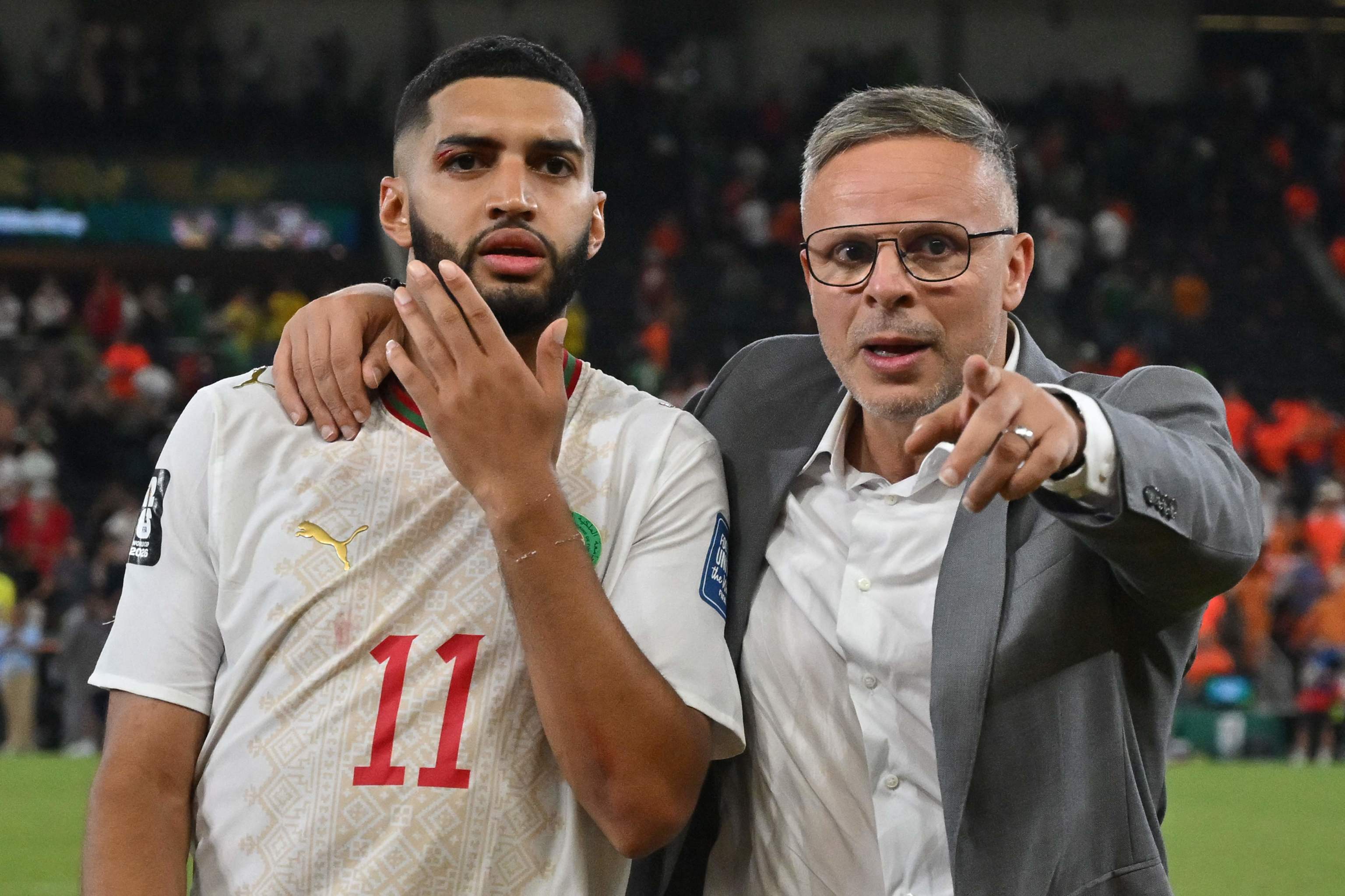 Mohamed Ouahbi, con Saibari, tras el triunfo ante Países Bajos.