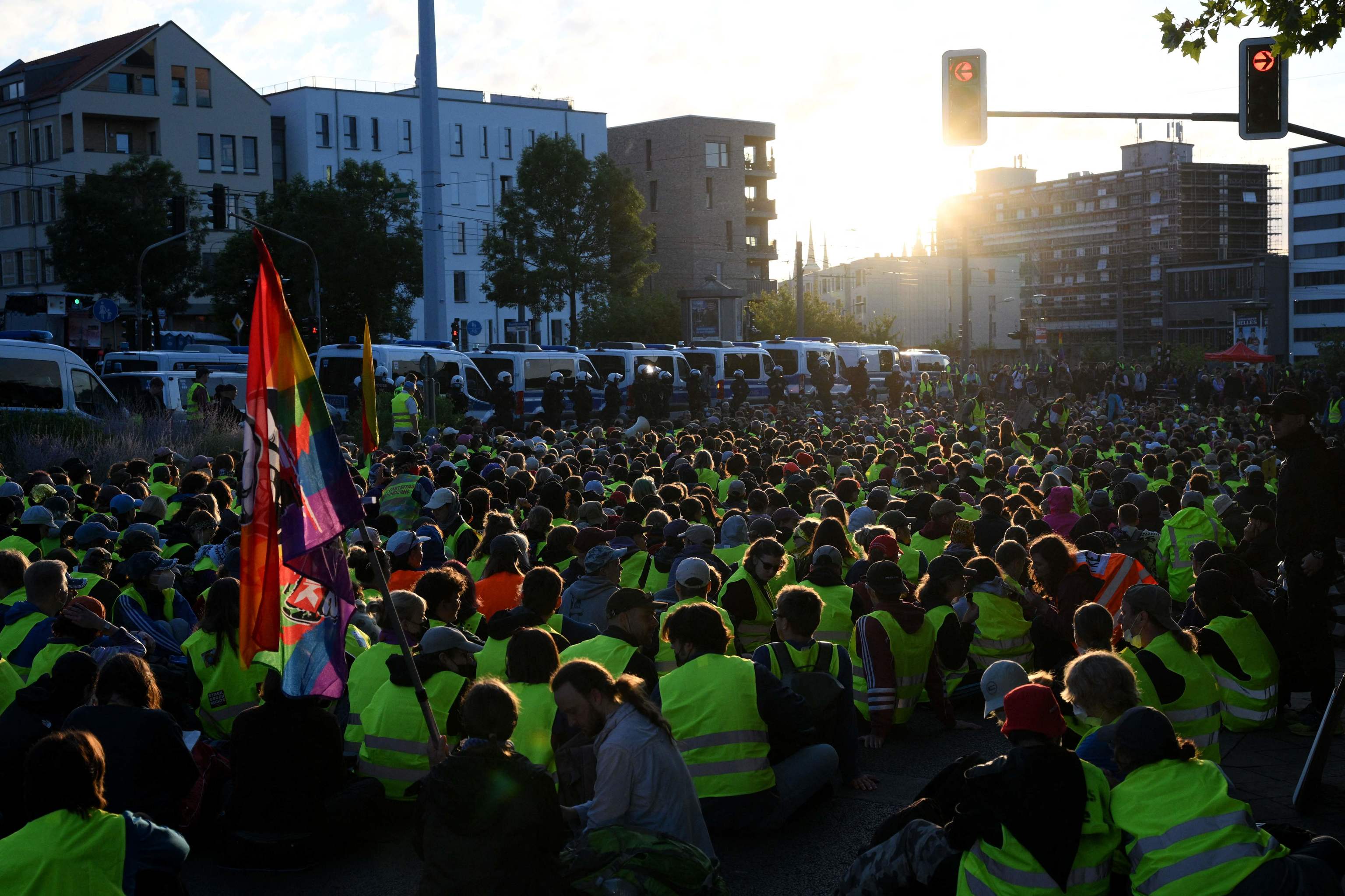 Manifestantes bloquean el acceso al congreso de AfD en Erfurt.